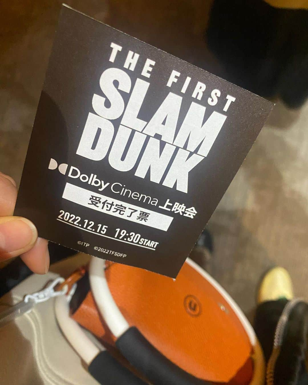 中崎絵梨奈さんのインスタグラム写真 - (中崎絵梨奈Instagram)「「SLAMDUNK THE FIRST」  Dolby cinema上映会に呼んでいただき行ってきました🏀  実は今回合わせて3回目の観劇。笑  公開後の試写会って初めて！  今回はいろんな考察動画とかも見て行ったからまたさらに違った見え方や、2回目までで気付かなかった部分も見えて3回目なのに新鮮でした🥺  しかも初の！Dolby cinema！ ドルビーシネマすんごいよ.. IMAXよりも映像や音響がすんごいやで...  りょーちんの1番好きなシーンがあるんやけど、その瞬間の音楽今回1番鳥肌立ちました...  自分のコラボアイテムも着て @nanananaofficial のミニバックも持って意識高め☺️  pickup groundとスラダンコラボパーカー着ていく勇気はありませんでした。笑  #slamdunkmovie  #slamdunk #dolbycinema  #スラムダンク　#スラダン #Bリーグ  #Bリーグ観戦 #bleague #バスケ #バスケットボール #スポーツ観戦女子 #バスケ好きな人と繋がりたい #スポーツ観戦 #バスケ女子 #japan #basketball #スポーツ #sports」12月15日 22時06分 - chu_erina