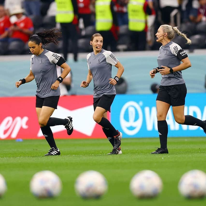 デビッド・ベッカムさんのインスタグラム写真 - (デビッド・ベッカムInstagram)「What a tournament it’s been so far ⚽ … so many memorable moments and such incredible fan energy 👏🏼 … Excited to see who will lift the trophy 🏆 @roadto2022en」12月16日 0時26分 - davidbeckham