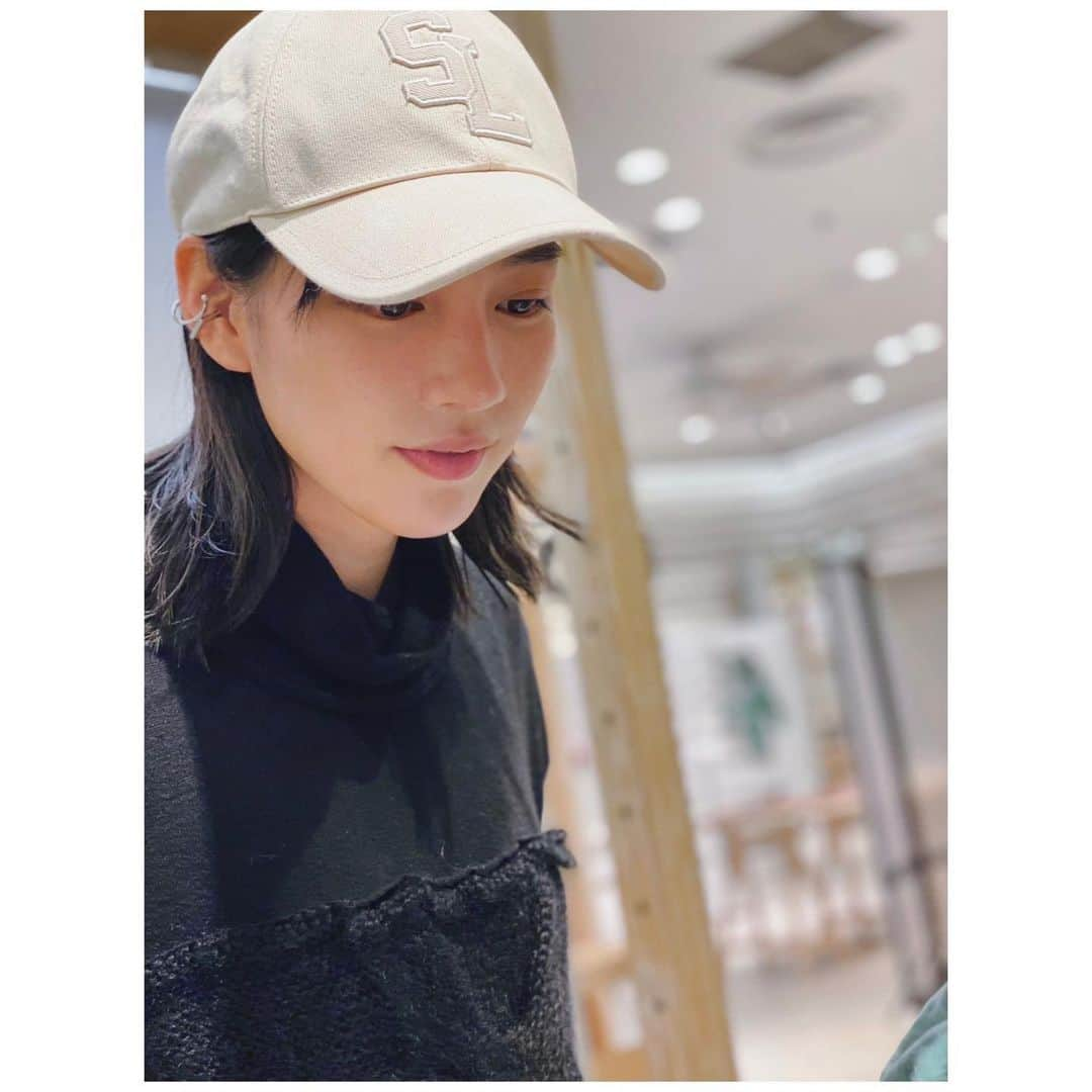 のん（能年玲奈）さんのインスタグラム写真 - (のん（能年玲奈）Instagram)「キービジュアルを目印に、東急プラザ表参道原宿4階にお越しください🏃‍♀️  会場限定ポストカード、ゲットできます✌️  本日12月16日(金)のみ17時からスタートです。 詳しくは↓ @ouiou_official   #ouiou #ウィユー #忌野清志郎 #仲井戸CHABO麗市 #RCサクセション #のん #non」12月16日 15時31分 - non_kamo_ne