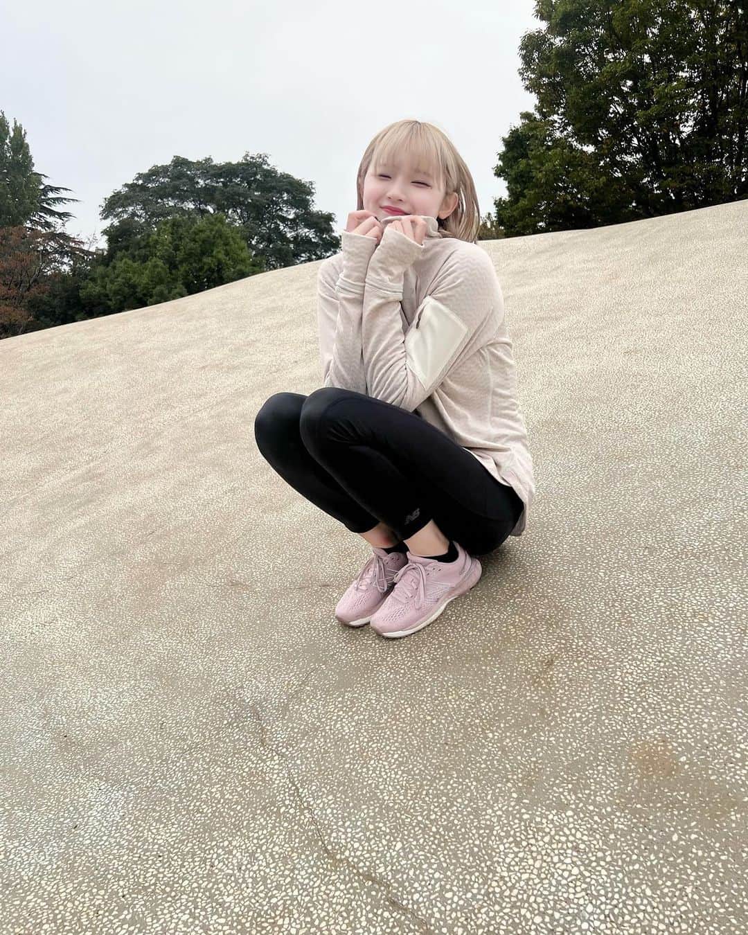 志村美希さんのインスタグラム写真 - (志村美希Instagram)「⁡ 現実は5枚目🕸️ へばりつくのにずっと体幹意識してた🕷 ⁡ 👕: newbalance 👖: newbalance 👟: Fresh Foam X 880 v12 D12 【RINK】」12月16日 17時06分 - mikkitygram