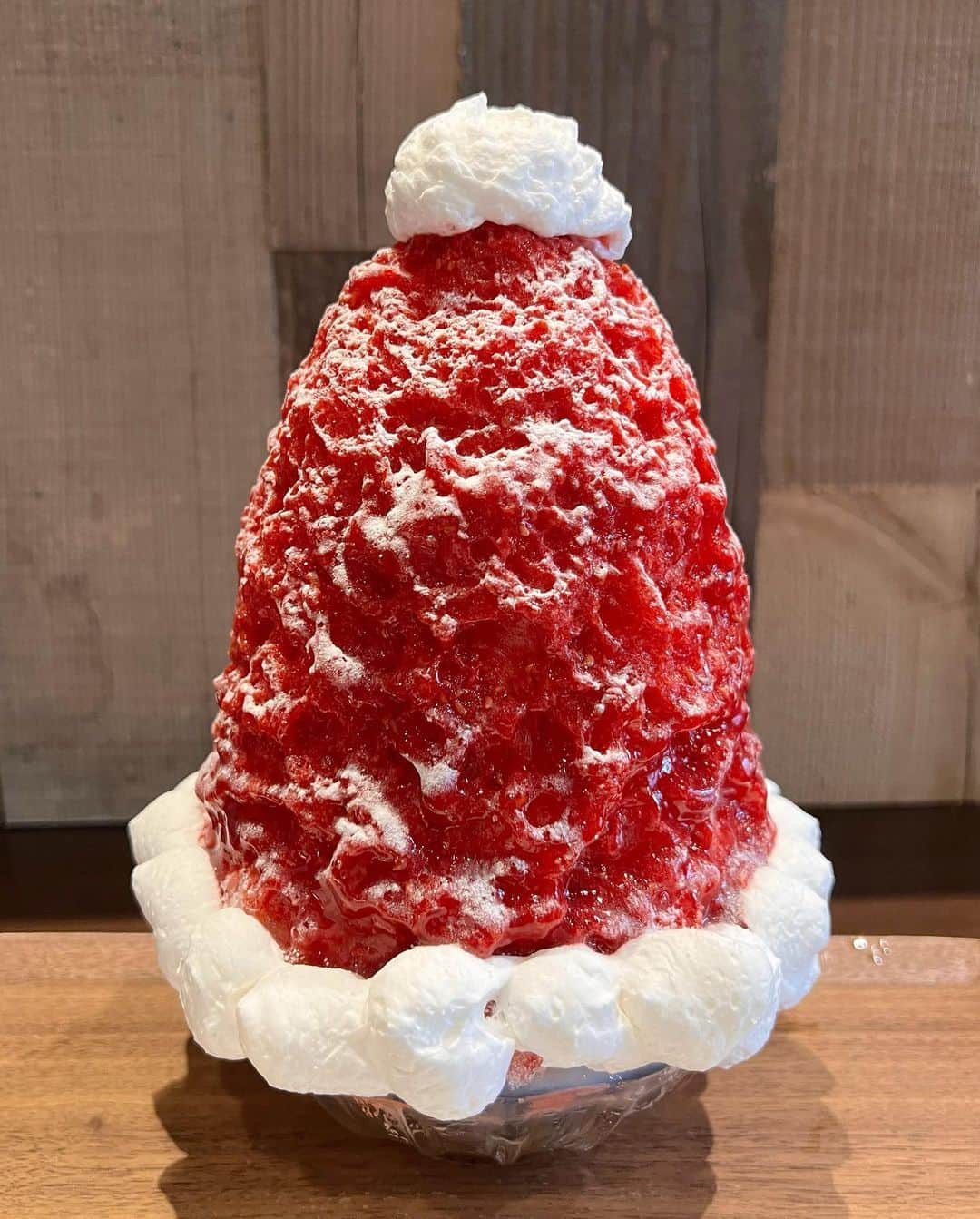 桃乃木かなさんのインスタグラム写真 - (桃乃木かなInstagram)「ぴぃすさんでクリスマス🎄🍧  ・Angel wings ・サンタの帽子 ・サンタの上着 ・クリスマスツリー  可愛いメニューが沢山で癒されました♡ 個人的にお気に入りはWhite wings！ 中のココナッツブランマンジェが美味しかった🥥 でもまた新しいクリスマスメニュー出るみたい！ いつも楽しませてくれるぴぃすさんに感謝です🎅  #氷屋ぴぃす #吉祥寺 #かき氷  @lovely.peace  @peace_yumiiii」12月16日 17時17分 - kana_momonogi