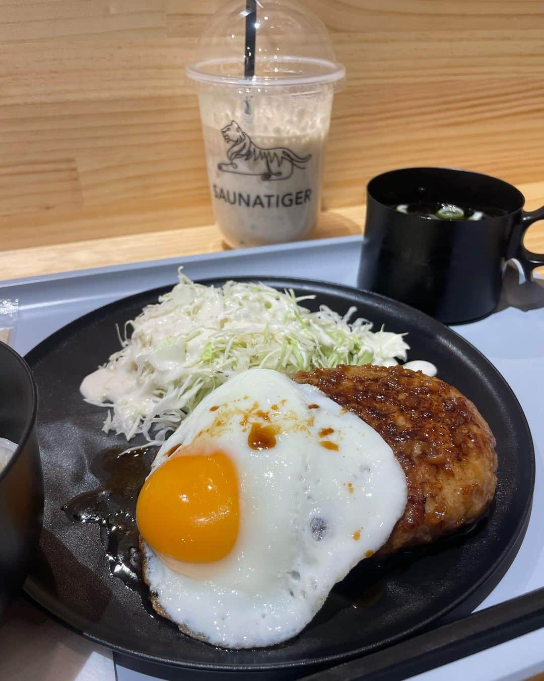 まゆぴちゅーさんのインスタグラム写真 - (まゆぴちゅーInstagram)「♨️サ飯食堂🧖🏻‍♀️♨️  赤坂にあるサウナタイガーってサウナ がだした、「サ飯食堂」にしほといってきたよ💓  ▶︎ @_saunatiger_   池袋にできてた\( ˆoˆ )/⭐️  明太子クリームパスタと チーズインハンバーグを注文🍴🫶🏻  どっちもめちゃ美味しかった🥺💗 他にも美味しそうなメニューたくさんで 種類も豊富だったよ♡♡♡！  そして2人とも頼んだ バナナジュースが、濃厚で好きな味だった🍌❤️  今度はここの 赤坂のサウナに行ってきます🧖🏻‍♀️🤍🤍♪  しほ @cham_pipi とのツーショ 載せるの久々でしたんっ🙈♡ . . . #サ飯 #サウナ女子 #サ活 #サ活はじめました #サ活女子 #saunatiger #サウナタイガー #池袋 #池袋グルメ #池袋ランチ #池袋カフェ #池袋ディナー」12月16日 17時28分 - mayu_03pichu