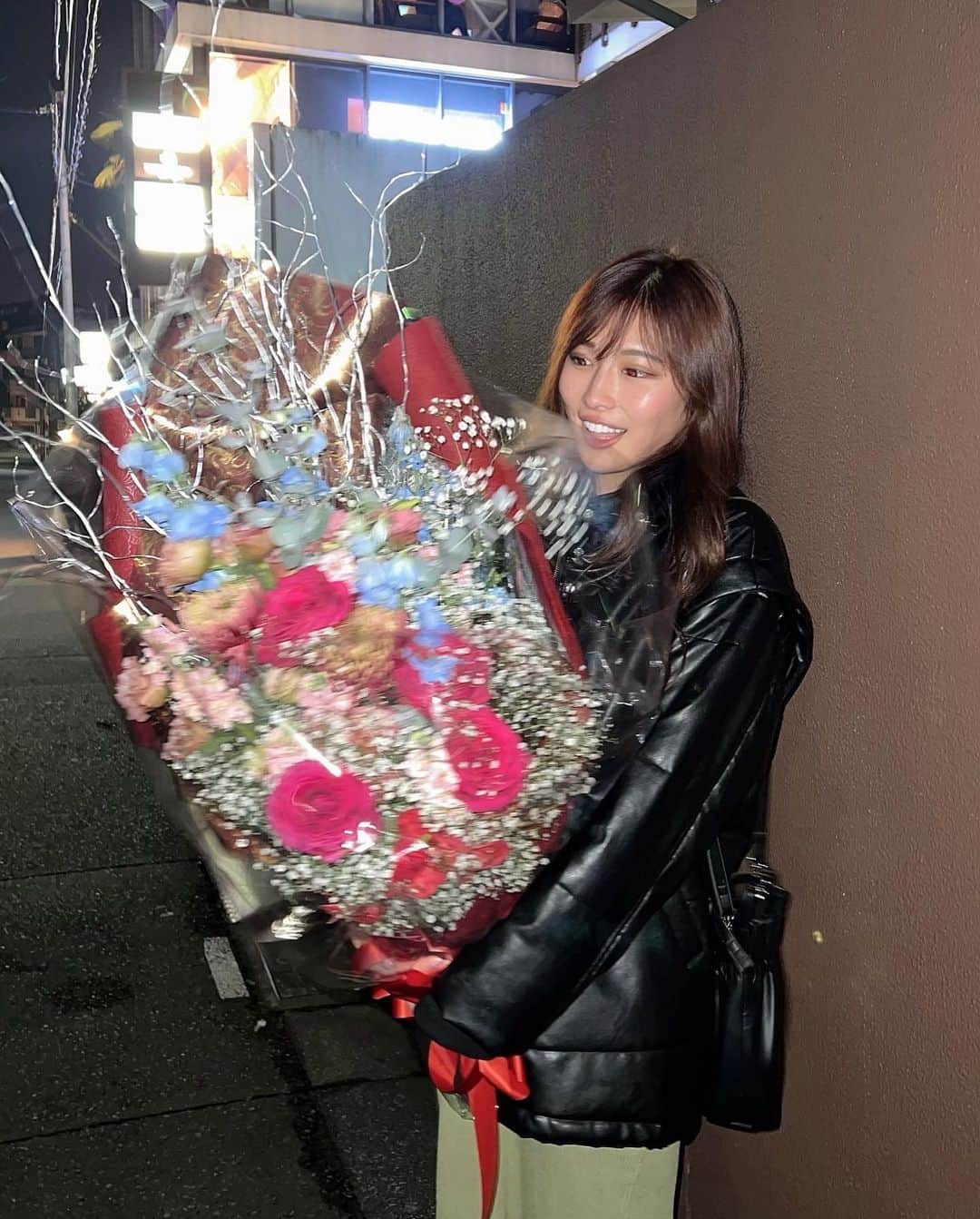  りさぶーさんのインスタグラム写真 - ( りさぶーInstagram)「２７歳になった目標は 声デカいのを治すことです☺️押忍 . #声が位置情報って言われて自分でも引いてる #喉問題 #ゴスペル」12月16日 18時24分 - risa_booo