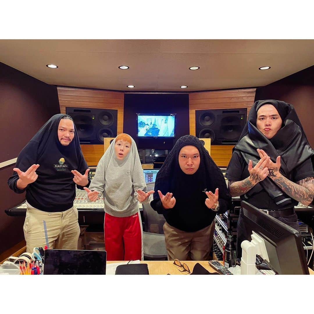 木村カエラさんのインスタグラム写真 - (木村カエラInstagram)「NEW ALBUM 'MAGNETIC' 井の頭DAYS feat. SANABAGUN  この曲で、とても好きな歌詞があります。 "未完成だから美しいの"  夢を追ってる人も、何か悩んでる人も、誰かと自分を比べてしまう時も、寄り添える素敵な曲を作りました。 私が作ったメロディーを、サナバのみんなが素敵にアレンジしてくれました。  ほんとこの曲素敵なんです。 絶対聞いてほしい。  @sanabagun_official__  #SANABAGUN #kaela  #MAGNETIC #かおなし　#ジャミラ」12月16日 20時00分 - kaela_official