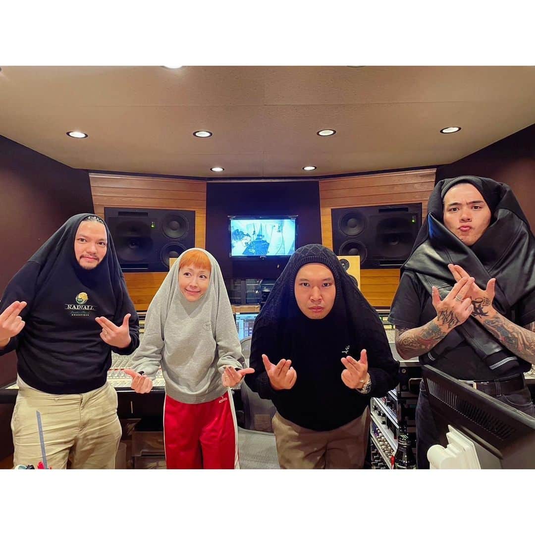 木村カエラさんのインスタグラム写真 - (木村カエラInstagram)「NEW ALBUM 'MAGNETIC' 井の頭DAYS feat. SANABAGUN  この曲で、とても好きな歌詞があります。 "未完成だから美しいの"  夢を追ってる人も、何か悩んでる人も、誰かと自分を比べてしまう時も、寄り添える素敵な曲を作りました。 私が作ったメロディーを、サナバのみんなが素敵にアレンジしてくれました。  ほんとこの曲素敵なんです。 絶対聞いてほしい。  @sanabagun_official__  #SANABAGUN #kaela  #MAGNETIC #かおなし　#ジャミラ」12月16日 20時00分 - kaela_official