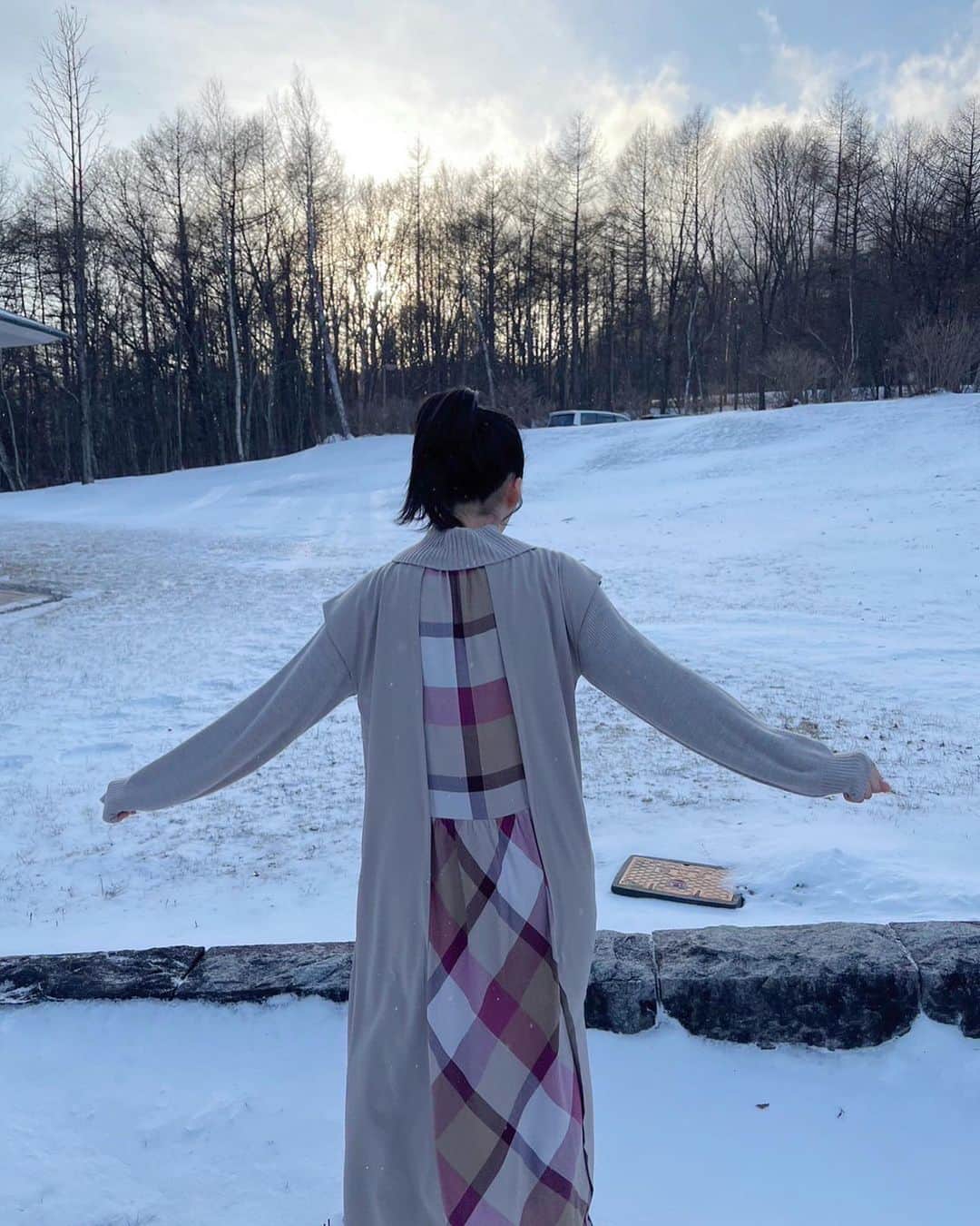 小栗有以さんのインスタグラム写真 - (小栗有以Instagram)「12月初の雪🧤❄️ さぶいけど綺麗~~  #群馬県 #雪」12月16日 20時50分 - yuioguri_1226
