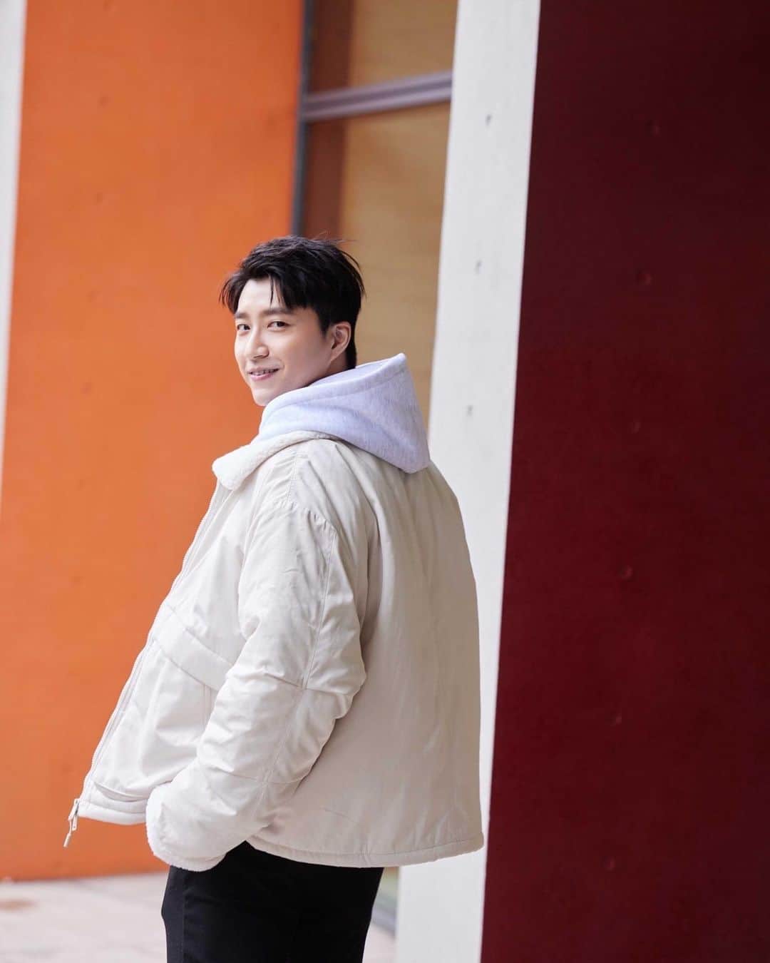 江宏傑さんのインスタグラム写真 - (江宏傑Instagram)「冷冷的天氣 暖暖的衣服❤️ @nihow_official @code_graphy」12月16日 20時57分 - chiang_hung_chieh