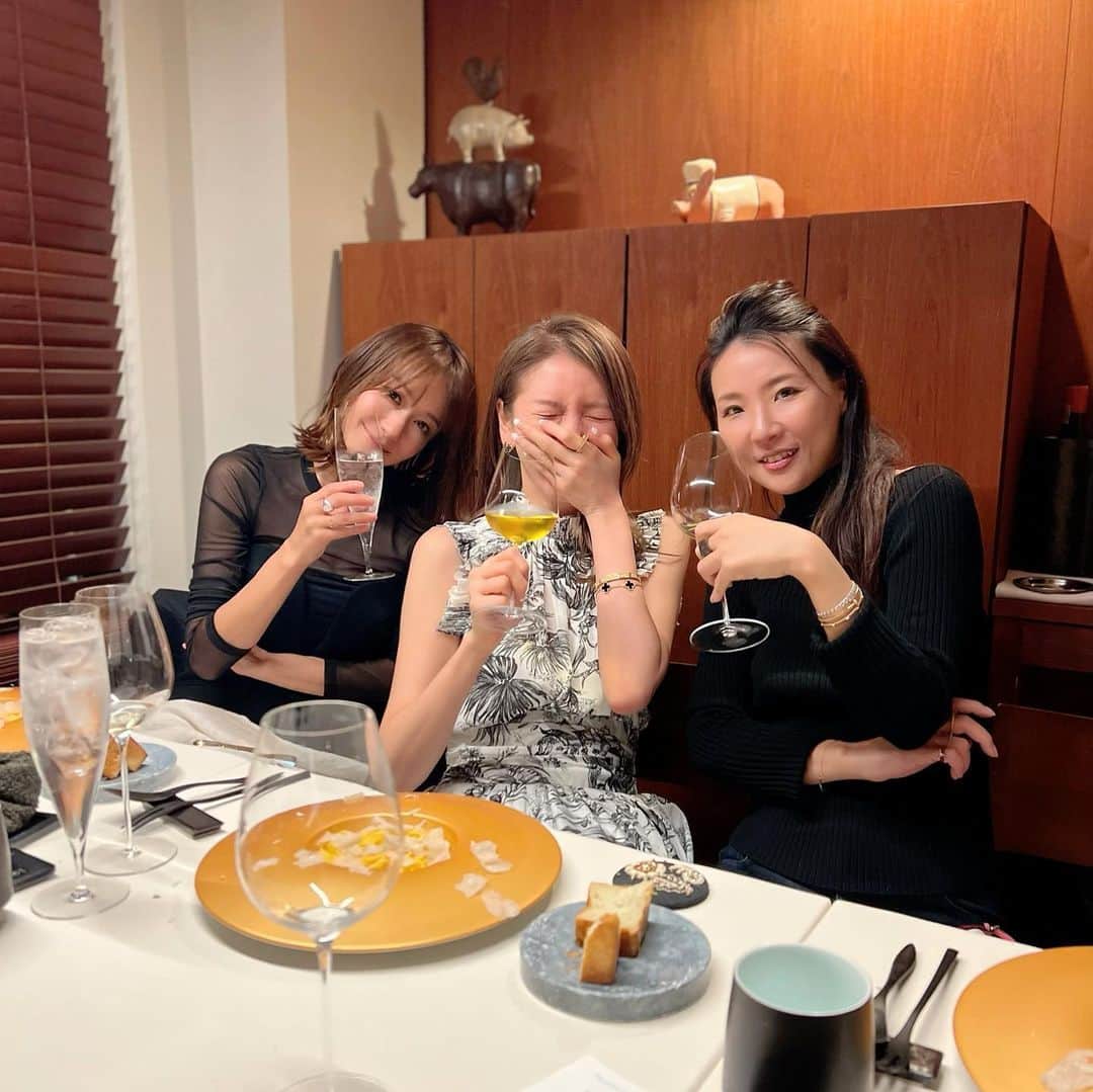 美香さんのインスタグラム写真 - (美香Instagram)「かおりあいみか忘年会🥂❤️  最近お酒…弱いかも🤯 鍛えよ💪❤️笑  #tacubo タクボ😋しあわせ」12月16日 21時03分 - mikaofficial99