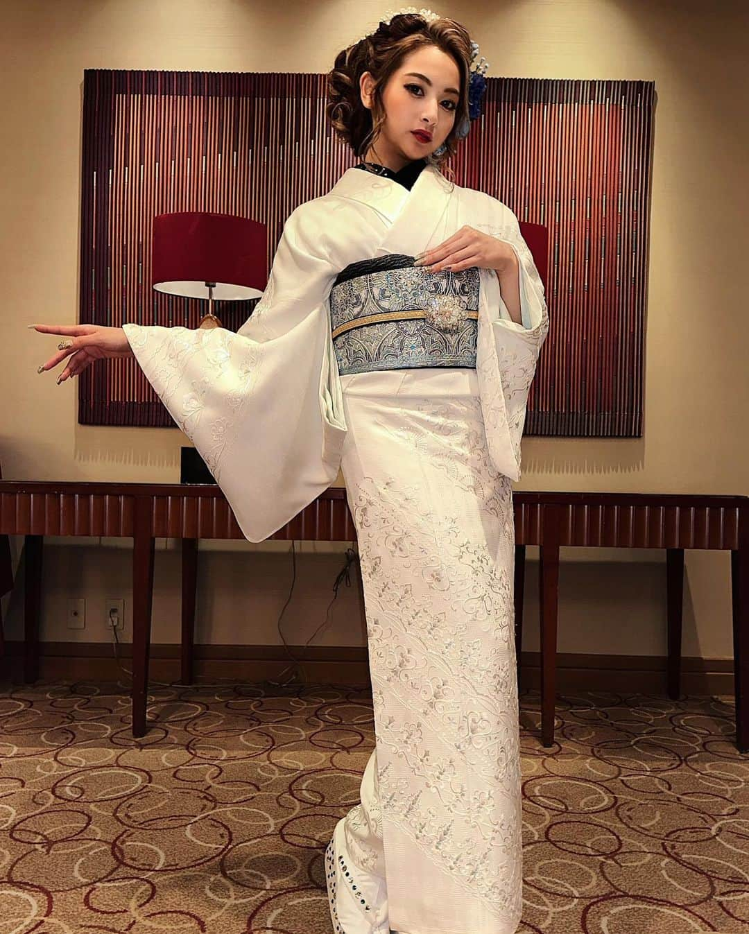 ゆきぽよさんのインスタグラム写真 - (ゆきぽよInstagram)「Universal Kimono Award 2022 横浜ロイヤルパーク👘♡  毎年恒例になってる一蔵さんのUniversal Kimono Award 2022に 今年もゲスト審査で参加させてもらいました☺️💗  いつもは振袖なんだけど、26歳なので 人生初の訪問着を着たよ👶🏼❤️  振袖とは違って袖が短くてなんだか いつもより動きやすかったです🤣💗 初めての訪問着、高級車1台分ぐらいのお値段と 聞いた瞬間動けなくなったけど🤣  着物離れしてるこんな時代だけど 着物は日本の大切な伝統的な物だから 大切にしていきたいしまた身近な存在になるといいなぁ🥺❤️  #universalkimonoaward2022  #一蔵」12月16日 21時12分 - poyo_ngy