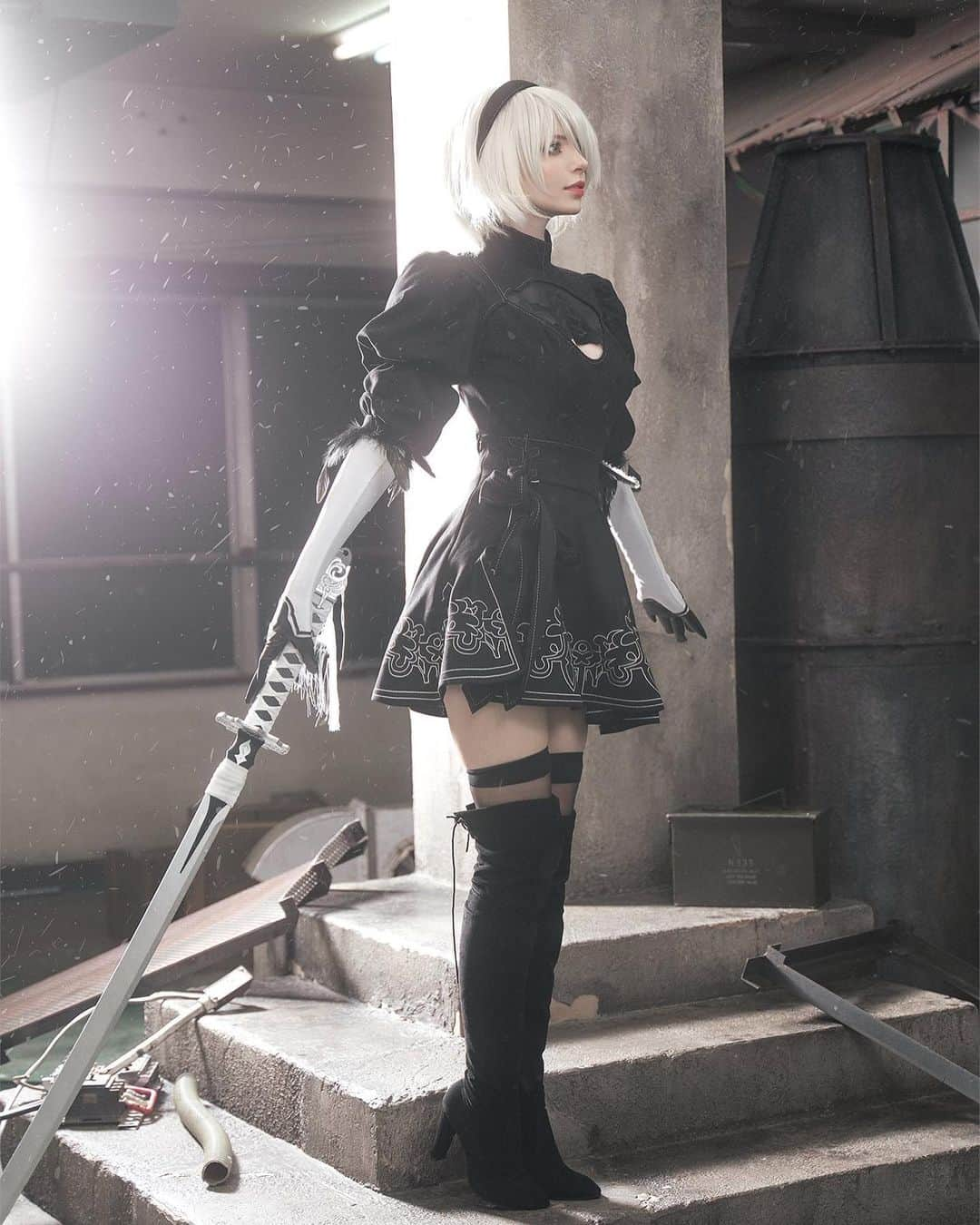 ソフィーさんのインスタグラム写真 - (ソフィーInstagram)「Everything that lives is designed to end.  NieR:Automata / 2B Cosplay  If you want this full digital set and physical prints be sure to sign up to my Patre0n this month! ⭐️  #2b #2bcosplay #nierautomata」12月17日 7時44分 - peachmilky_