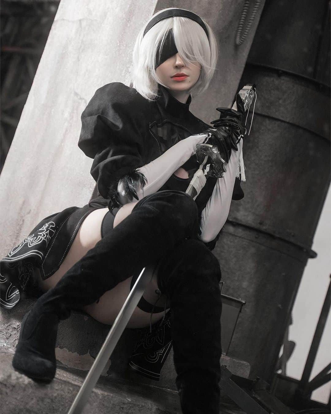 ソフィーさんのインスタグラム写真 - (ソフィーInstagram)「Everything that lives is designed to end.  NieR:Automata / 2B Cosplay  If you want this full digital set and physical prints be sure to sign up to my Patre0n this month! ⭐️  #2b #2bcosplay #nierautomata」12月17日 7時44分 - peachmilky_