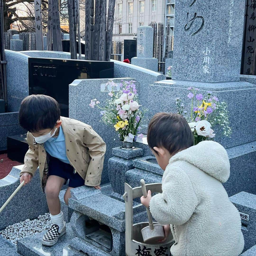 中村獅童さんのインスタグラム写真 - (中村獅童Instagram)「お墓参り  #母命日 #夏幹 #陽喜」12月17日 12時25分 - shido_nakamura