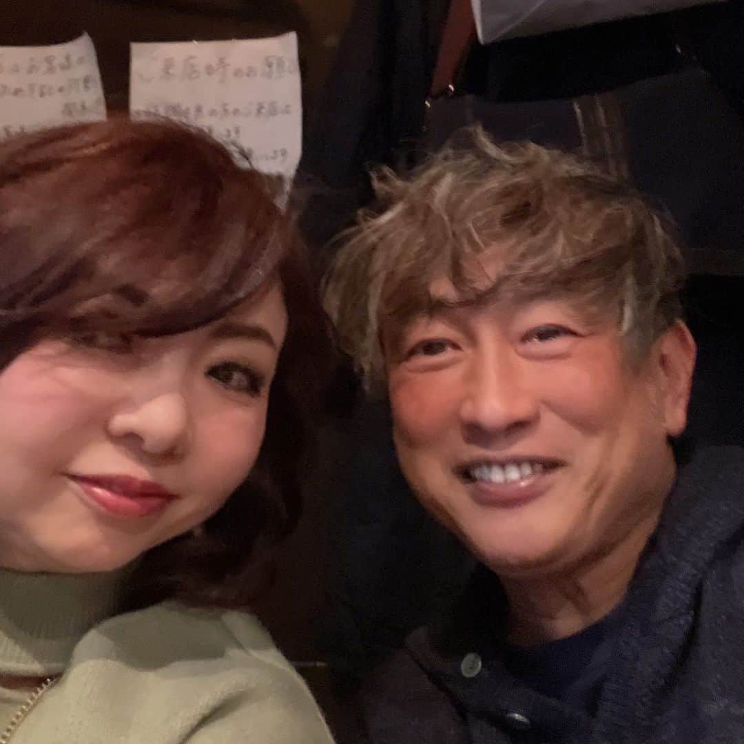 モモコさんのインスタグラム写真 - (モモコInstagram)「久々に小山さんとお会いしました❗️ 同い年コンビです。 また、いろいろ勉強しましょう❗️  今回配信のYouTube『モモコ新聞』は、佐々木健介&北斗晶夫妻の長男くん、健ちゃんと門倉凛ちゃんの結婚披露宴の様子をお話ししてます❗️ 初めて、家族5人勢揃いで結婚式に参列させていただきました♪ 豪華披露宴の様子をお楽しみください💕  #ハイヒールモモコ #👠 #👠🍑 #CHANEL #シャネラー #グルメ #アメブロ  #YouTube #モモコ新聞 #結婚式 #披露宴 #佐々木健介 さん #北斗晶 さん #佐々木健之介 くん #門倉凛 ちゃん #親戚みたいな #エスコヤマ#eskoyama #小山進 さん #同い年」12月17日 16時23分 - highheel_momoko