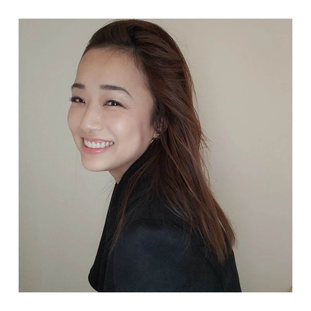工藤里紗さんのインスタグラム写真 - (工藤里紗Instagram)「年末ですね☃️ 忙しい日々と思いますが 皆様が楽しく 過ごせますように❄️  前髪セットめんどうで #オールバック」12月17日 17時43分 - risa910104