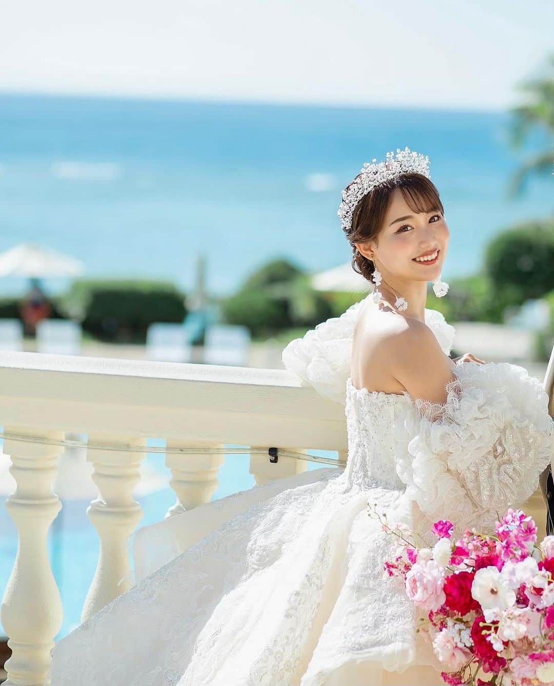 加藤里奈さんのインスタグラム写真 - (加藤里奈Instagram)「⋆  日光ホテルアリビラでの撮影📸💓  ロケーション本当に素敵なので 追加してよかった〜🫣  #プレ花嫁 #花嫁 #沖縄婚 #リゾート婚 #ブーケ #結婚式  #東海プレ花嫁  #ウエディングドレス  #ウェディングドレス選び #thehany #2022冬婚 #2023春婚 #披露宴 #披露宴会場コーディネート #卒花嫁 #プレ花嫁準備 #プレ花嫁ダイエット #プレ花嫁2023 #ウェディング前撮り #ウェディング撮影 #ウェディングフォト  #沖縄挙式 #カラードレス #ラソールガーデンアリビラ #花嫁ヘアスタイル #ドレス迷子 #卒花嫁レポ #ゼクシィ」12月17日 18時19分 - katoco0326