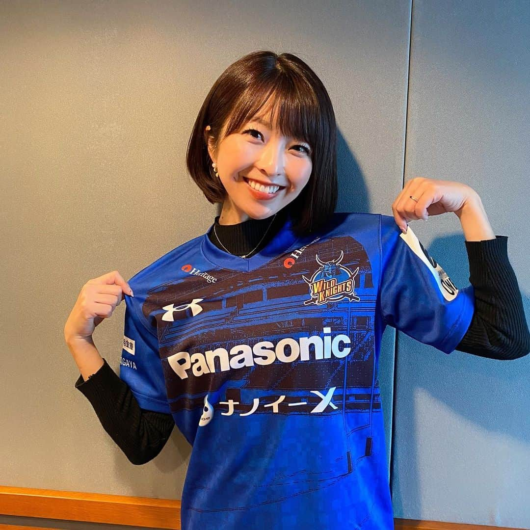 小尾渚沙さんのインスタグラム写真 - (小尾渚沙Instagram)「〈埼玉WK 22 - 19 BL東京〉🏉  リーグワン開幕っ❤️🏉 FM NACK5でのラグビー中継で、開幕戦のスタジオサポーターをつとめさせて頂きました！🏉✨   #埼玉パナソニックワイルドナイツ vs #東芝ブレイブルーパス東京 の白熱した一戦は、埼玉WKが逆転勝利㊗️✨  東芝の猛攻も素晴らしかったし、前半にリードを許していても、見事に試合をひっくり返し、勝ちきるというワイルドナイツもやはりスゴイ👏 こんな面白い試合をリスナーさんと共有できて楽しかったです💕  リーグワンの開幕、嬉しいな〜❤️ 次の試合がもう既に待ち遠しいです🏉🤤 . . #NACK5 #ラグビー好き女子 #ラグ女」12月17日 21時01分 - obi_nagisa