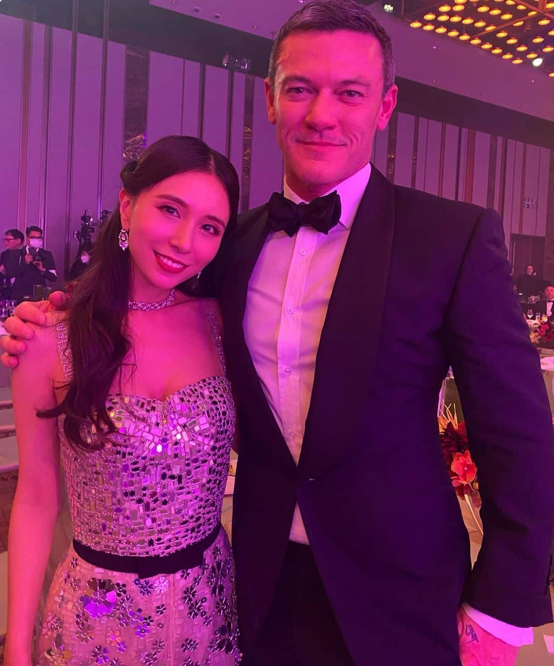 May J.さんのインスタグラム写真 - (May J.Instagram)「Had an amazing time at the “Global Gift Gala in Tokyo 2022”💙 I was super nervous singing in front of celebrities from all over the world, but I’m deeply grateful for this wonderful and surreal experience! Thank you for having me✨  グランドハイアットで開催された「Global Gift Gala in Tokyo 2022」のステージで歌わせていただきました！ 世界中から集まった豪華なゲストの皆さんの前で歌うのは大変緊張しましたが、とても刺激的で素晴らしい経験をさせていただけて嬉しかったです🥰  Photo📸 by @gqwedding_official   #GlobalGiftGala #JeanReno #ジャンレノ #AdrienBrody #エイドリアンブロディ @adrienbrody  #LukeEvans #ルークエヴァンズ @thereallukeevans  #MariaBravo @mariarbravo  @globalgiftfoundation」12月17日 21時13分 - mayjamileh