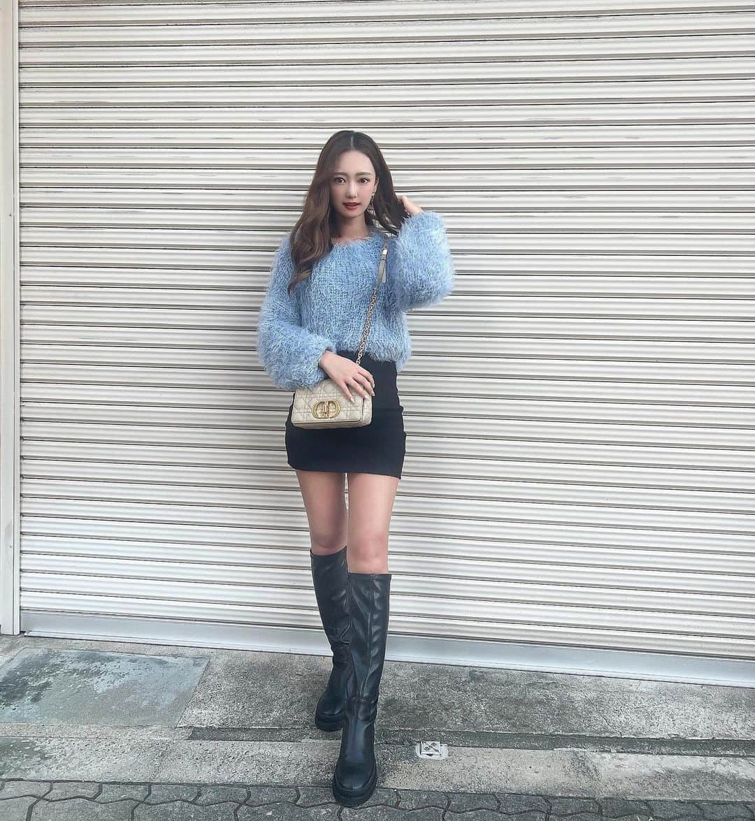 yuukachiさんのインスタグラム写真 - (yuukachiInstagram)「겨울 코디❄️🥼  とある日のコーデ🥼 ニットにタイトスカートは 韓国のお姉さんみたいで可愛い♡ タイトスカートとロングブーツって合うよね！  このロングブーツは @grl_official のだよ！ 他にもGRLのロングブーツとショートブーツ 持ってるけど歩きやすくておすすめ！安いしね☺️  今度 GRLの購入品紹介動画とるね🫣🫶🏻  YouTubeとTIKTOKもチェック よろしくお願いしますっ♡♡  #冬コーデ#水色コーデ#ニット#冬ニット #GRL#グレイル#grl購入品#grlコーデ  #韓国ファッション#韓国ヘア」12月17日 21時19分 - yuuka_stagram