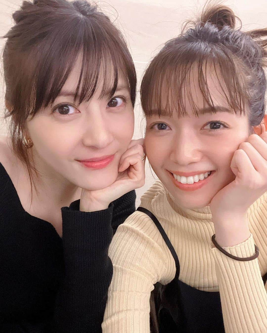 佐藤栞里さんのインスタグラム写真 - (佐藤栞里Instagram)「. ありさが帰ってきました🥰 ほんとーーうにいつだって綺麗で可愛くて びっくりしてしまいます🥺 もう長いお付き合いのはずなのに 久しぶりに会うとすっかりファンに戻ってしまう、、 写真もちょっと緊張しちゃう。笑 ありさ手作りのおいしーーいぱりぱりの春巻き、 また食べたいなあ☺️🎄」12月17日 21時51分 - satoshiori727