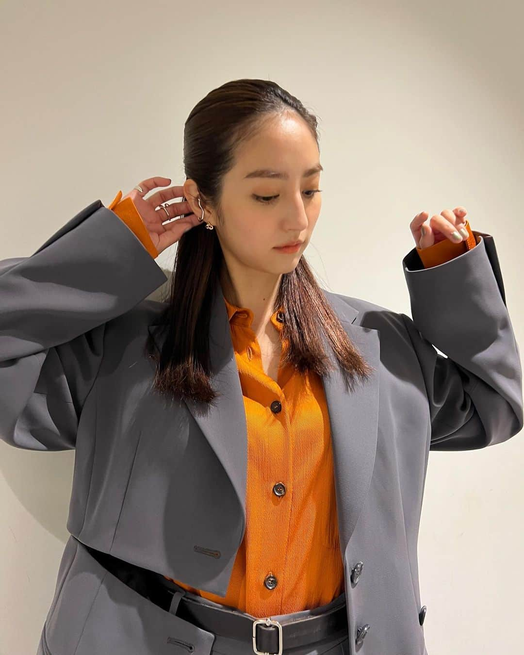 堀田茜さんのインスタグラム写真 - (堀田茜Instagram)「少し前の衣装👗  shirt @tela9official  set up @lecielbleu_official  accessory @ete_official  #超無敵クラス」12月17日 22時21分 - akanehotta