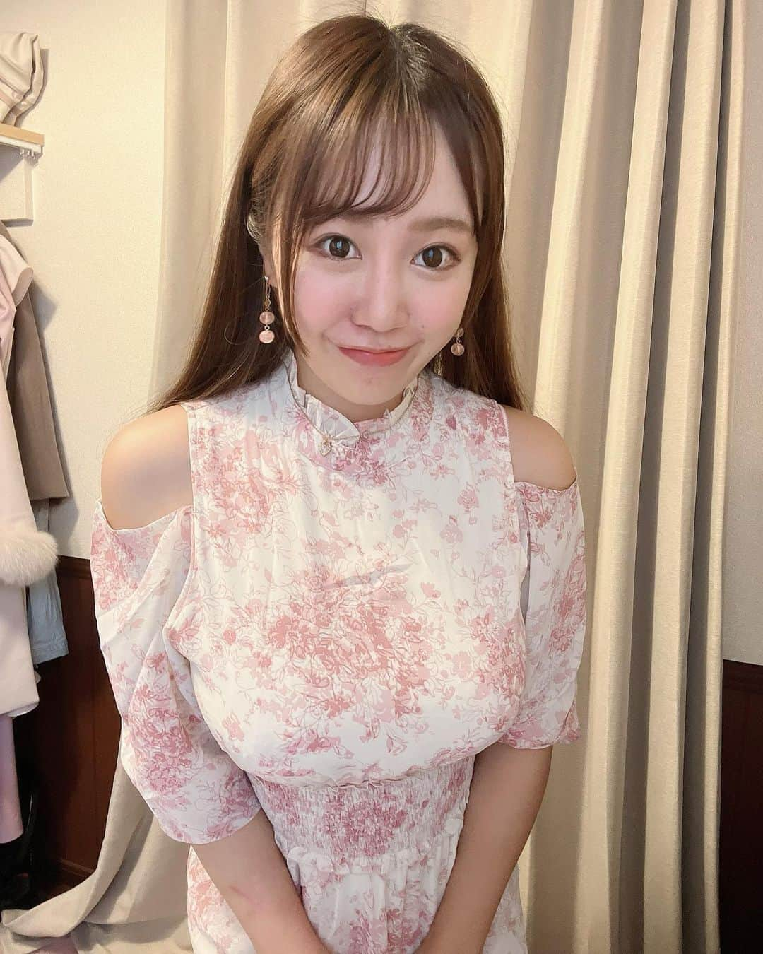 愛場れいらさんのインスタグラム写真 - (愛場れいらInstagram)「こんばんは土曜日🌸 お気に入りワンピース👗  #インフルエンサー　#撮影会　#可愛い女の子  #私服　#美容　#japanesegirl #asiangirls  #kawaiigirl  #綺麗なお姉さん  #着衣巨乳  #グラビアモデル」12月17日 22時25分 - aibareira2