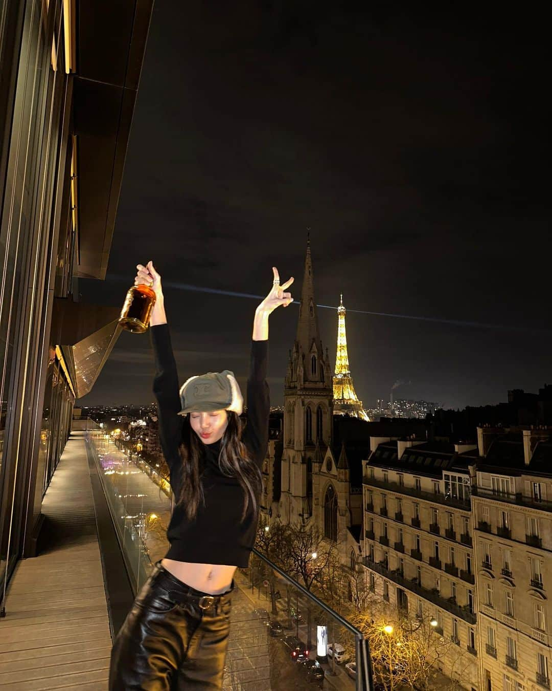 リサさんのインスタグラム写真 - (リサInstagram)「Always a fun time in Paris✨」12月17日 23時48分 - lalalalisa_m