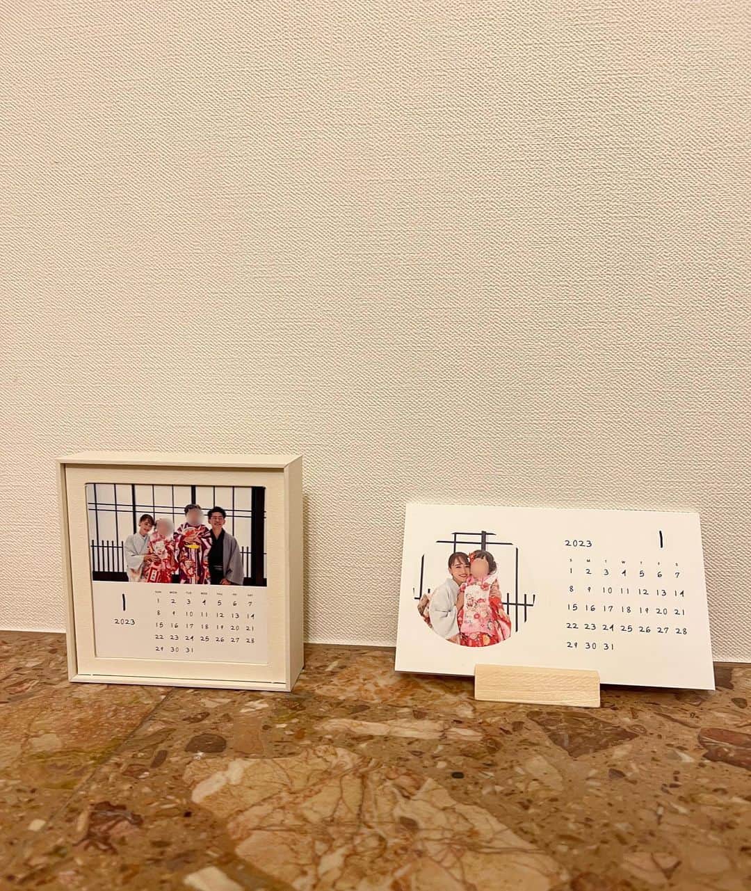 近藤千尋さんのインスタグラム写真 - (近藤千尋Instagram)「おはようございます🌞  今年も年賀状を作ったアプリ 「みてね」の新シリーズ💓🥰  カレンダーをアプリで簡単に作成できる、 「OKURU」😍 子供が書いた数字が そのままカレンダーの暦になる こどもの手書きカレンダーを 注文してみました💕☺️  少しいびつだったりするけど、 今しか書けない文字を残せるので、 おばあちゃん、おじいちゃんへの 贈り物にもオススメです🎁  置き型や壁掛け、カレンダーと サイズや種類が色々あります🤍  みてねと連携すると、みてねの写真も使えるので、とても便利✨😍  ちなみに、こちらのクーポンコードを入れると10%オフになります🫶🏻 クーポンコード⏩chipichan9623  詳しくは、OKURUの公式アカウン @okuru_calendar をチェックしてみてください😇  #pr #OKURU #カレンダー」12月18日 9時37分 - chipichan.1215