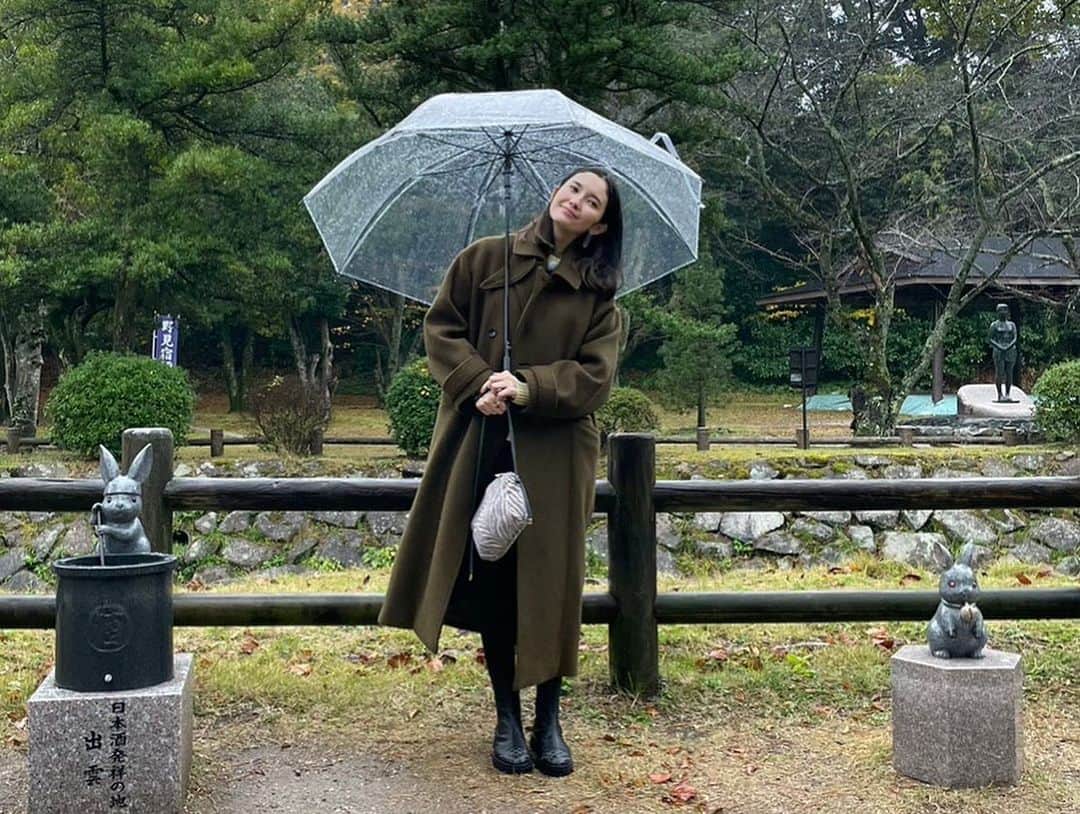 市川紗椰さんのインスタグラム写真 - (市川紗椰Instagram)「#麺鉄 ！今回は六角さんが山陽、市川が山陰の鉄道×麺の旅をします。 ⁡ お蕎麦美味しかったー 鳥取砂丘すごかったー 木次線最高だったー ⁡ ⁡もし良かったら！  麺鉄 ～メン食い鉄道　絶景の旅～ 12月18日BS TBS よる9:00～10:54 ⁡ #アウター @casa_fline  #ニット #comfortembracement  #ショートパンツ @provoke_design_boutique  #ブーツ @SOLSANASHOES @jack_joat」12月18日 16時13分 - sayaichikawa.official