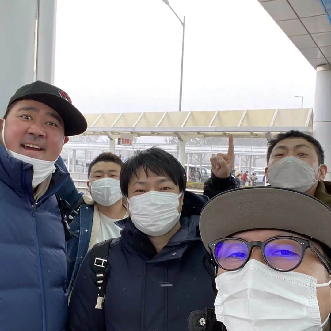 諸見里大介さんのインスタグラム写真 - (諸見里大介Instagram)「今日は熊本県人吉で新喜劇！  雪降ってたでー⛄️⛄️⛄️  まさじさんにも久々会えて良かった😊  良き良き」12月18日 17時03分 - moromi4