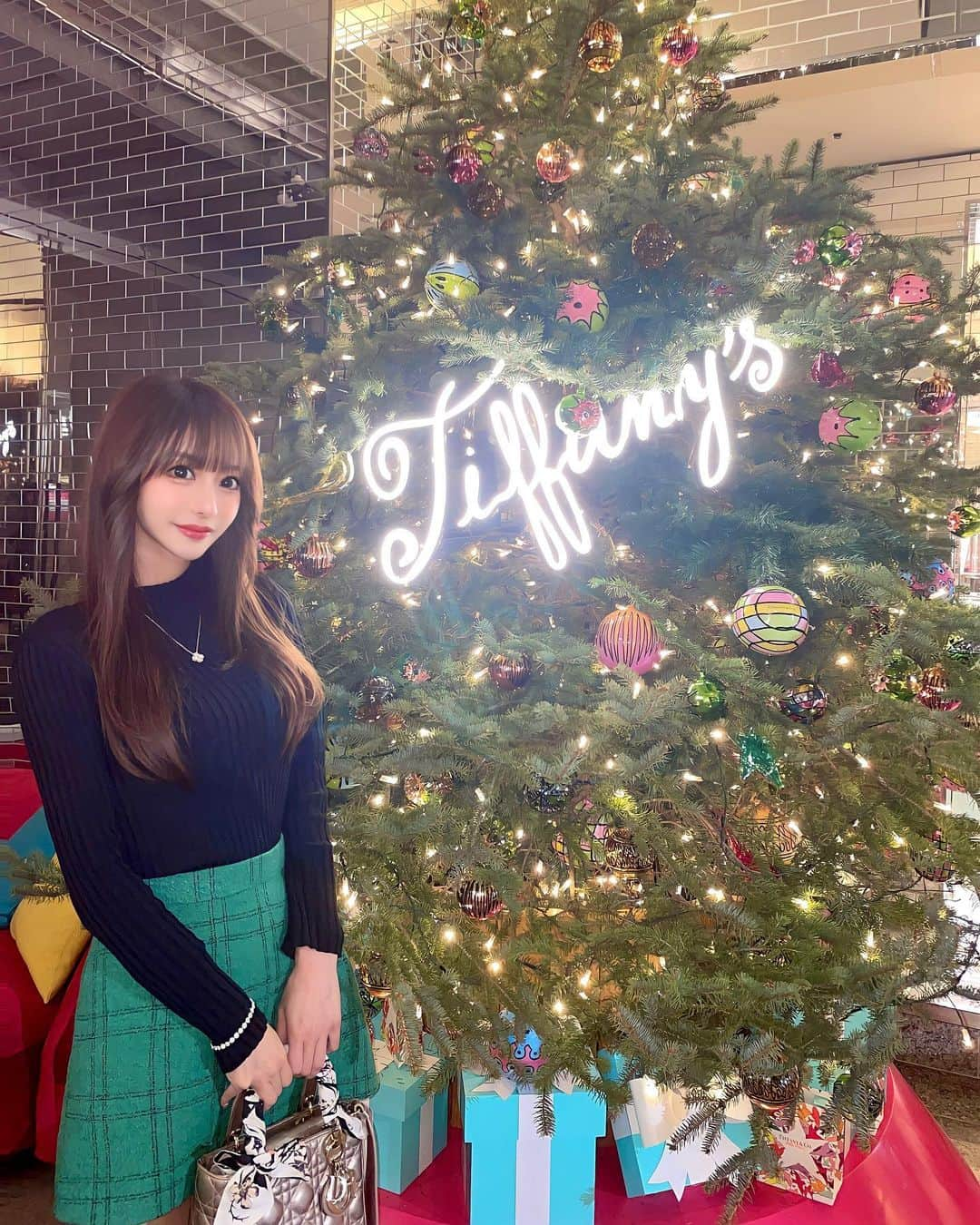 一條りおなさんのインスタグラム写真 - (一條りおなInstagram)「. Tiffany cafe☕️🤍💎 . #tiffanycafe  #tiffanycafetokyo  #anniversaire  #anniversairecafe  #ティファニーカフェ  #アニヴェルセルカフェ  #アニヴェルセル表参道」12月18日 18時14分 - riona.i