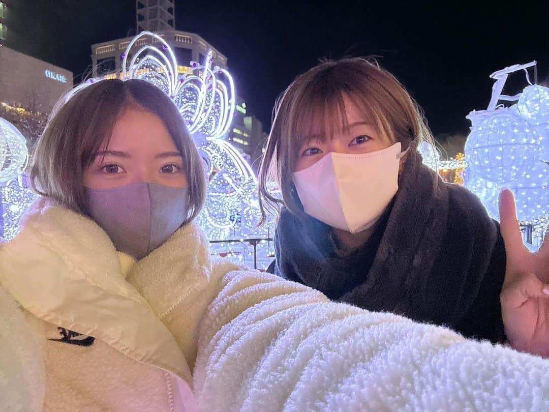 和田まあやさんのインスタグラム写真 - (和田まあやInstagram)「☃️ 2人で北海道に卒業旅行に行きました☺︎ 大きな一つのベットで一緒に寝ましたっ😴 また思い出が増えて素敵な時間を過ごせました🎄」12月18日 20時54分 - wada_maaya_official