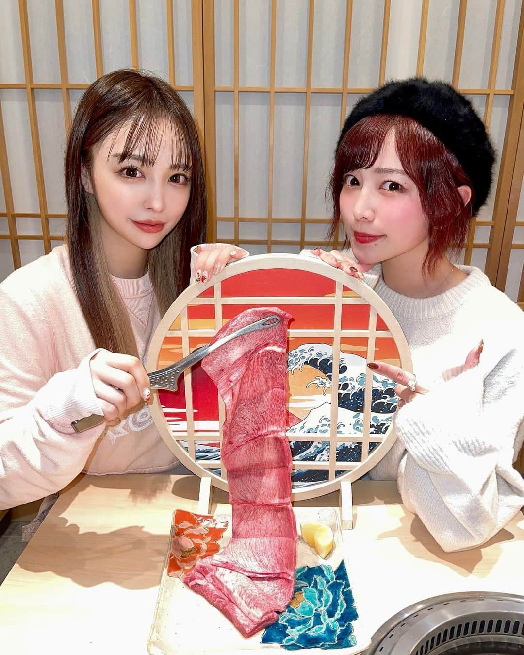 サキ吉さんのインスタグラム写真 - (サキ吉Instagram)「昨日📸💥 シンディとうちの家族👨‍👩‍👧で焼肉へ🥩‪🔥 ． ずっと来てみたかった、ちかみつ 並木通り店😍 @ginza_chikamitsu_nd  個室で👶🏻もOKだったよ✨ 繋ぎタンが美味しすぎて…🐮 コースの最後まで最高だった❤️ ． 妹ちゃんありがとう💕らぶ💕💕💕 ． ． ． #銀座ちかみつ並木通り #銀座焼肉  #子連れディナー #子連れok  #子連れ焼肉  #赤ちゃんのいる生活  #赤ちゃんのいる暮らし  #赤ちゃんとお出かけ  #赤ちゃんok  #焼肉デート #銀座デート #完全個室 #個室焼肉  #銀座焼肉  #銀座ディナー」12月18日 21時08分 - sakikichi1201