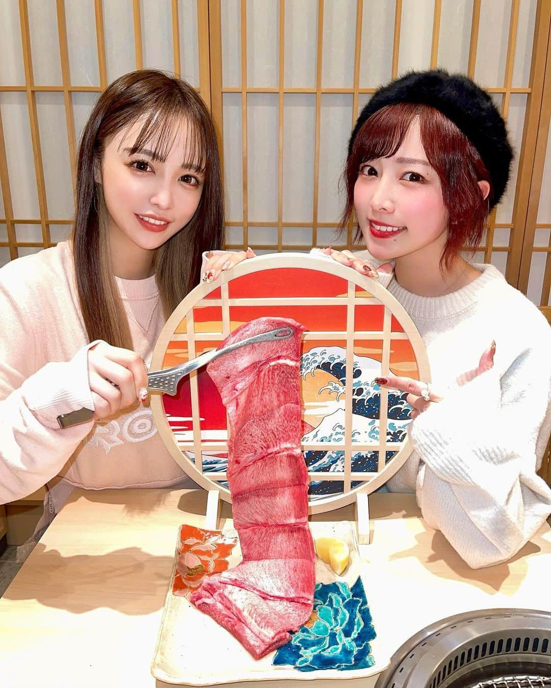 サキ吉さんのインスタグラム写真 - (サキ吉Instagram)「昨日📸💥 シンディとうちの家族👨‍👩‍👧で焼肉へ🥩‪🔥 ． ずっと来てみたかった、ちかみつ 並木通り店😍 @ginza_chikamitsu_nd  個室で👶🏻もOKだったよ✨ 繋ぎタンが美味しすぎて…🐮 コースの最後まで最高だった❤️ ． 妹ちゃんありがとう💕らぶ💕💕💕 ． ． ． #銀座ちかみつ並木通り #銀座焼肉  #子連れディナー #子連れok  #子連れ焼肉  #赤ちゃんのいる生活  #赤ちゃんのいる暮らし  #赤ちゃんとお出かけ  #赤ちゃんok  #焼肉デート #銀座デート #完全個室 #個室焼肉  #銀座焼肉  #銀座ディナー」12月18日 21時08分 - sakikichi1201