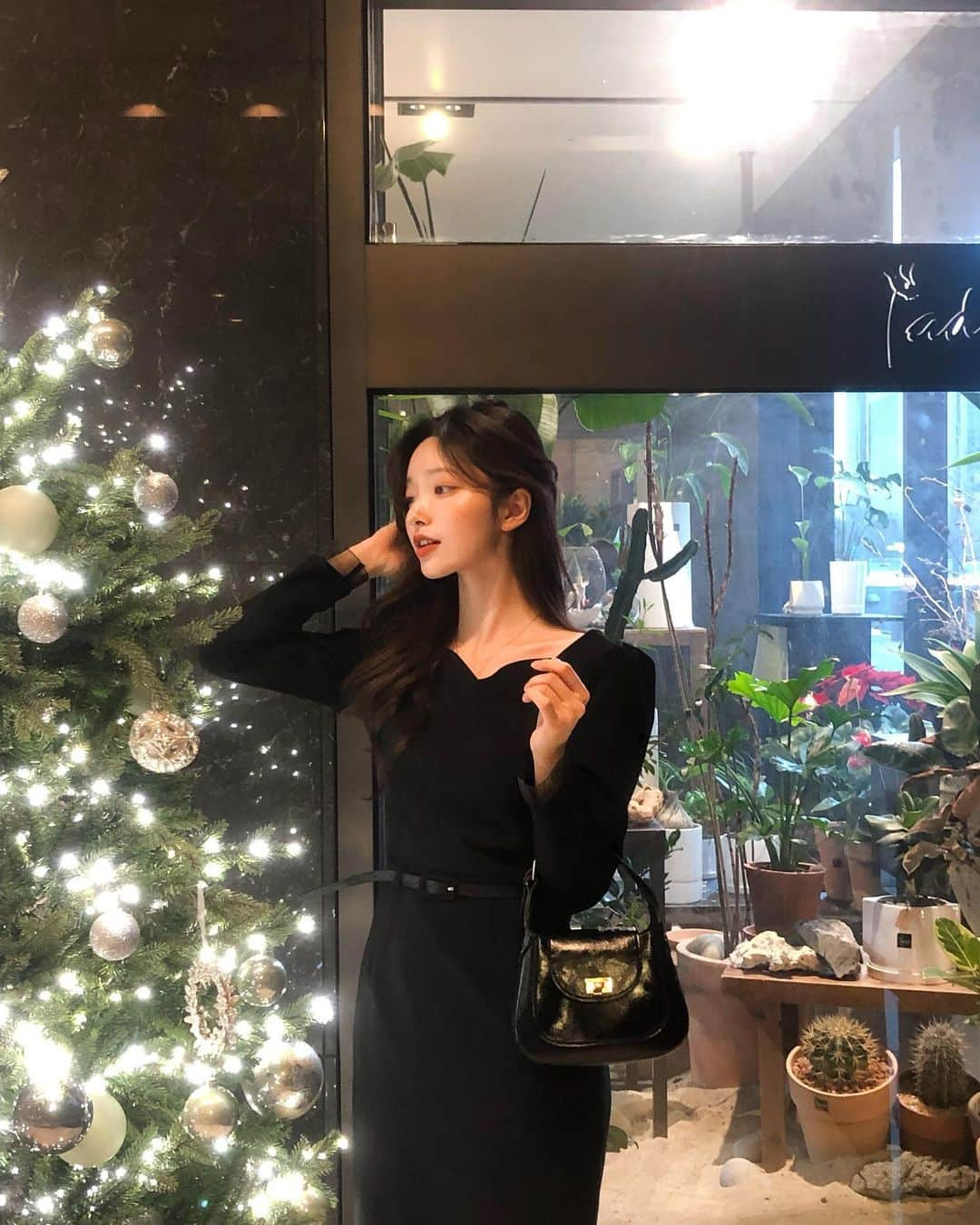 キム・ナヒさんのインスタグラム写真 - (キム・ナヒInstagram)「트리 사냥 다니는중🎄✨」12月18日 22時06分 - knhs2