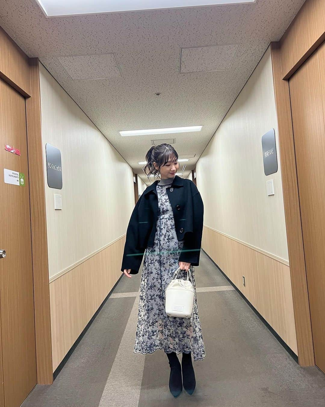 柏木由紀さんのインスタグラム写真 - (柏木由紀Instagram)「𖤣𖤥𖠿𖤣𖤥  ひさしぶりに私服！！ フジテレビの廊下です🙂🫶  #ゆきりんコーデ」12月18日 22時38分 - yukikashiwagi_official