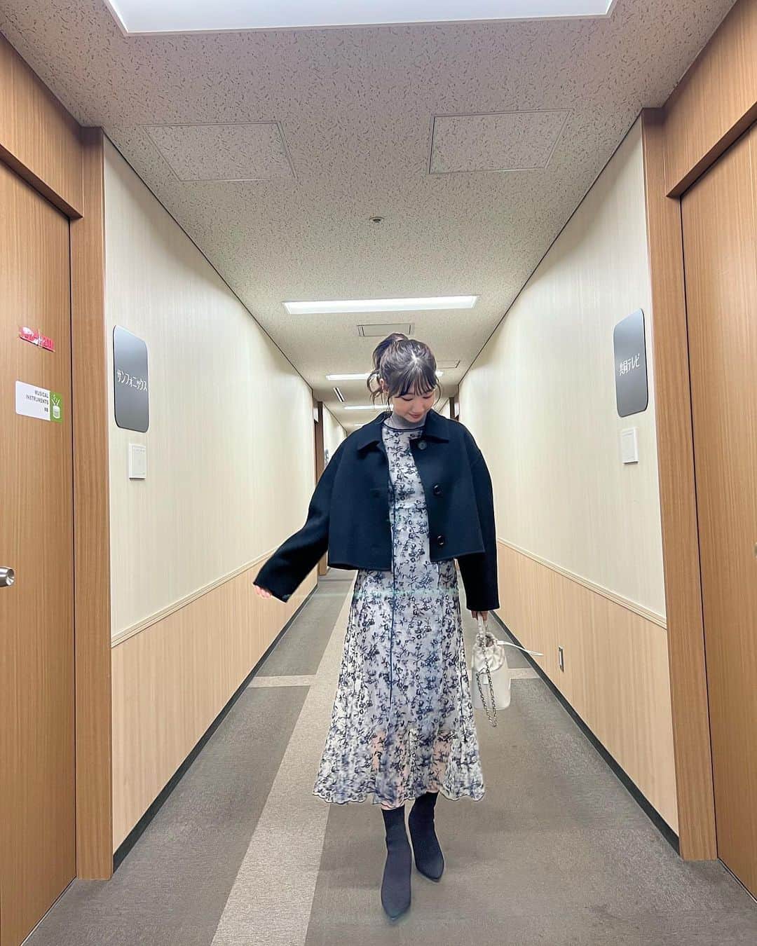 柏木由紀さんのインスタグラム写真 - (柏木由紀Instagram)「𖤣𖤥𖠿𖤣𖤥  ひさしぶりに私服！！ フジテレビの廊下です🙂🫶  #ゆきりんコーデ」12月18日 22時38分 - yukikashiwagi_official