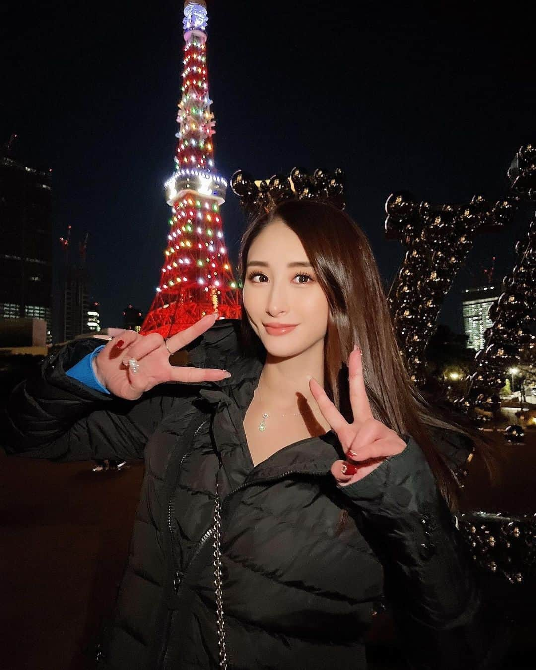 佐藤衣里子さんのインスタグラム写真 - (佐藤衣里子Instagram)「@louisvuitton の🗼 最終日見れた❤️  寒すぎて手が悴んだ🫳😫 思い出💕🥶  #louisvuitton#tokyotower」12月18日 23時32分 - eriko0625