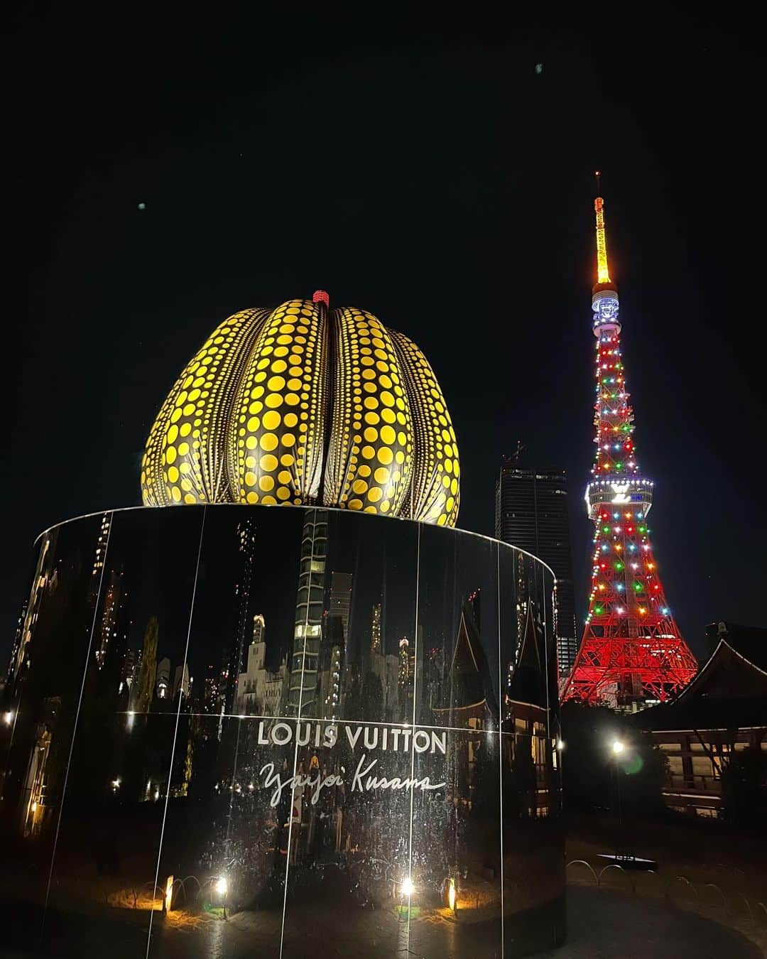 佐藤衣里子さんのインスタグラム写真 - (佐藤衣里子Instagram)「@louisvuitton の🗼 最終日見れた❤️  寒すぎて手が悴んだ🫳😫 思い出💕🥶  #louisvuitton#tokyotower」12月18日 23時32分 - eriko0625