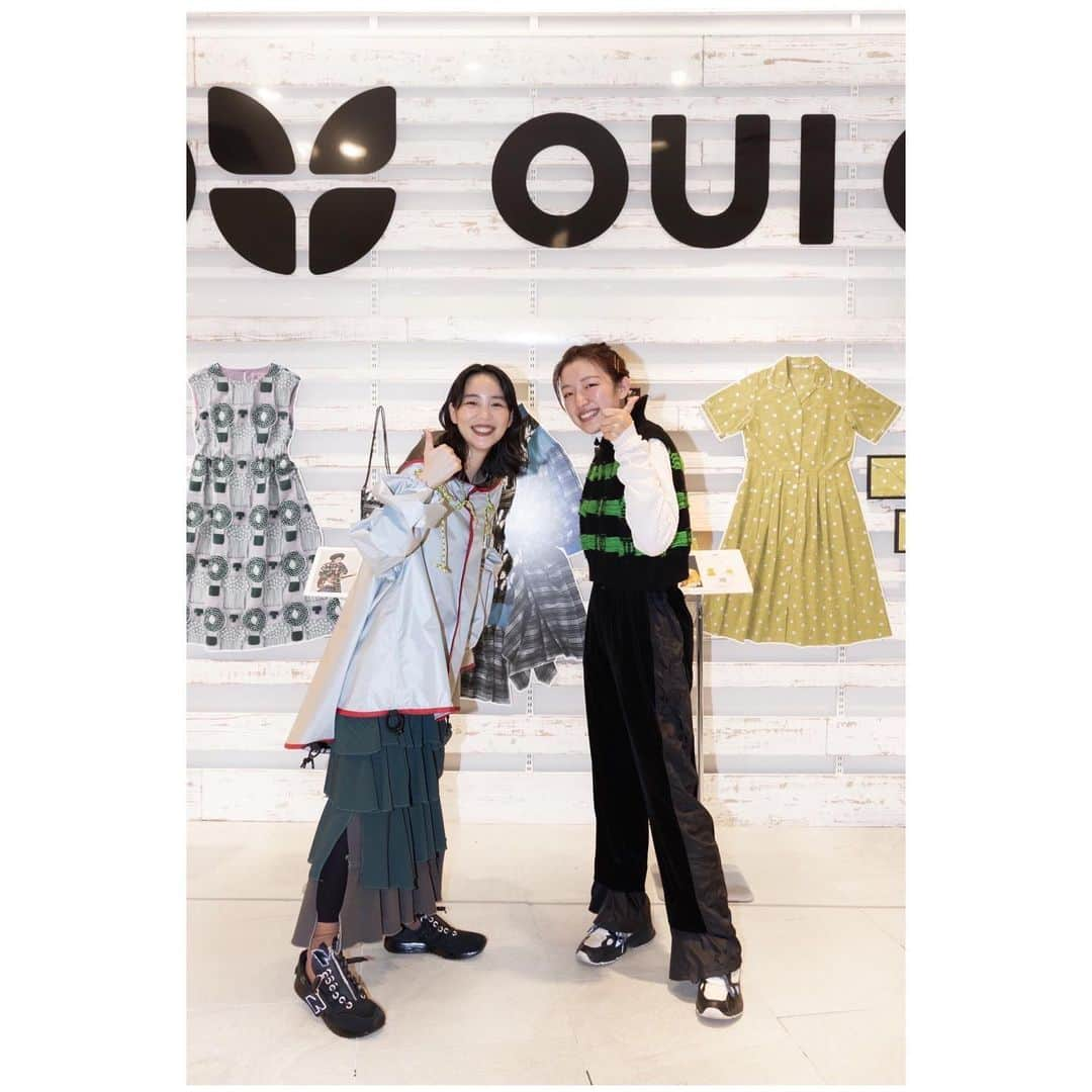 のん（能年玲奈）さんのインスタグラム写真 - (のん（能年玲奈）Instagram)「人生初の 自分のブランド「OUI OU」 POP UP STORE、無事終了する事ができました。  第一弾コラボアーティストの忌野清志郎さん、仲井戸“CHABO”麗市さんをはじめ、 開催にご協力いただいた関係者の皆様、 そしてご来場いただいた皆様、 「OUI OU」を応援してくださった全ての皆様に心から感謝です。  #のんやろが でコラボさせていただいた時からお世話になっているmayu yoshimura (@mayu.cocoo_n)さんと！ ありがとうございます🌸  #ouiou #ウィユー @ouiou_official  #忌野清志郎 #仲井戸CHABO麗市 #RCサクセション #newmake @newmakelabo」12月19日 0時03分 - non_kamo_ne