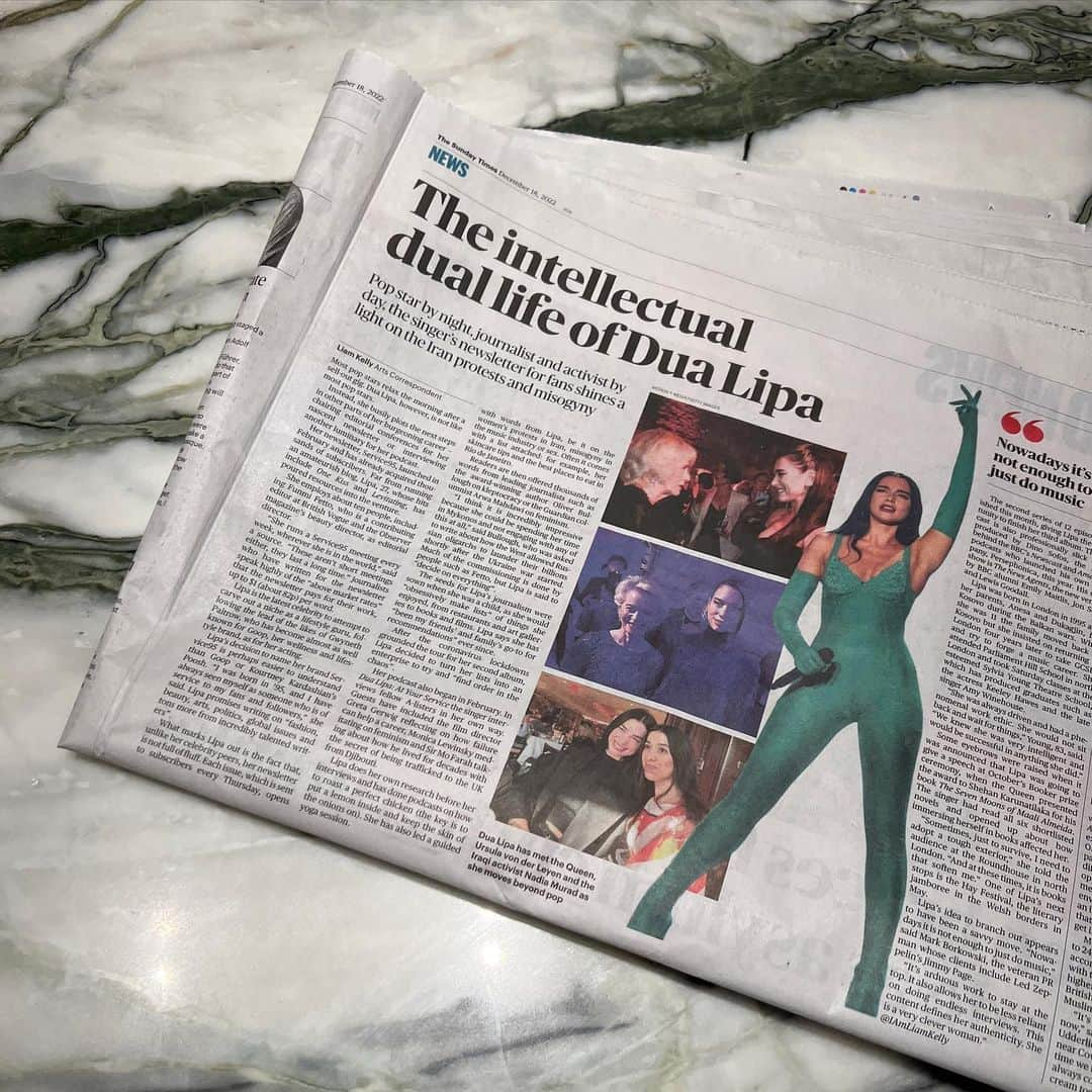 デュア・リパさんのインスタグラム写真 - (デュア・リパInstagram)「wow happy Sunday indeed ~ from myself and the @service95 team 💌💌 thank you @thetimes for the wonderful write up!」12月19日 1時21分 - dualipa