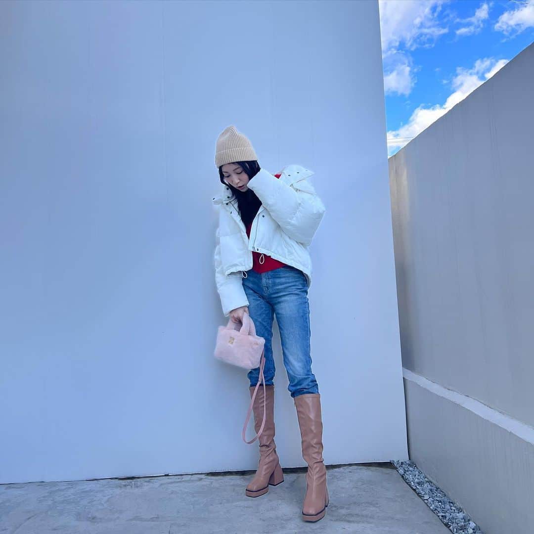 吉田朱里さんのインスタグラム写真 - (吉田朱里Instagram)「オシャレ<防寒ですわ😂 私服タグ付けみてね❤️‍🔥」12月19日 12時34分 - _yoshida_akari