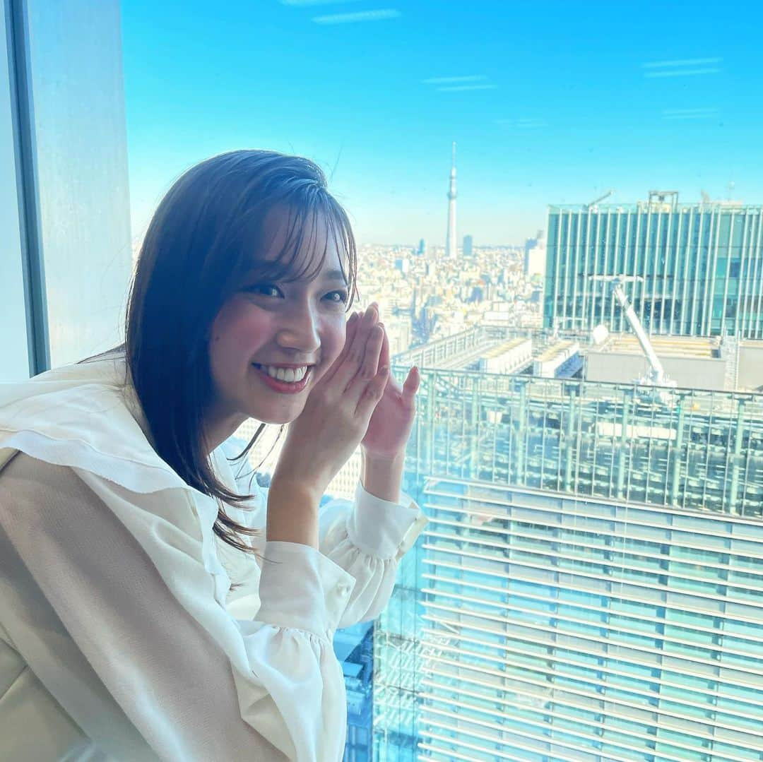 間瀬遥花さんのインスタグラム写真 - (間瀬遥花Instagram)「. ご報告です！ 2022年に引き続き2023年も東レキャンペーンガールを務めさせていただくことになりました⭐️ . そして今回から任期切り替えのタイミングが年度に合わせた区切りに変更になったので、 次の3月末までは2022年、 4月から2024年3月まで2023年の東レキャンペーンガールとして活動してきいます！ . まさか2年継続させていただけるとは思ってなかったので本当に嬉しいです〜🙌🏻 引き続きよろしくお願いします！ . . . #toray #東レ #東レキャンペーンガール」12月19日 13時59分 - maseharu_929