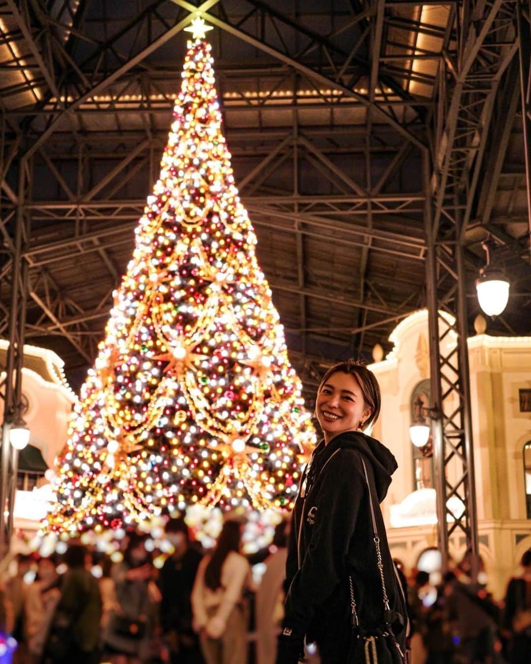Hitomiさんのインスタグラム写真 - (HitomiInstagram)「❤︎  もーすぐクリスマスだね🎄❤️ 今年はサンタさんくるかなあ？🦌  #東京ディズニーランド #クリスマス　#クリスマスディズニー」12月19日 18時40分 - hitomi_01270