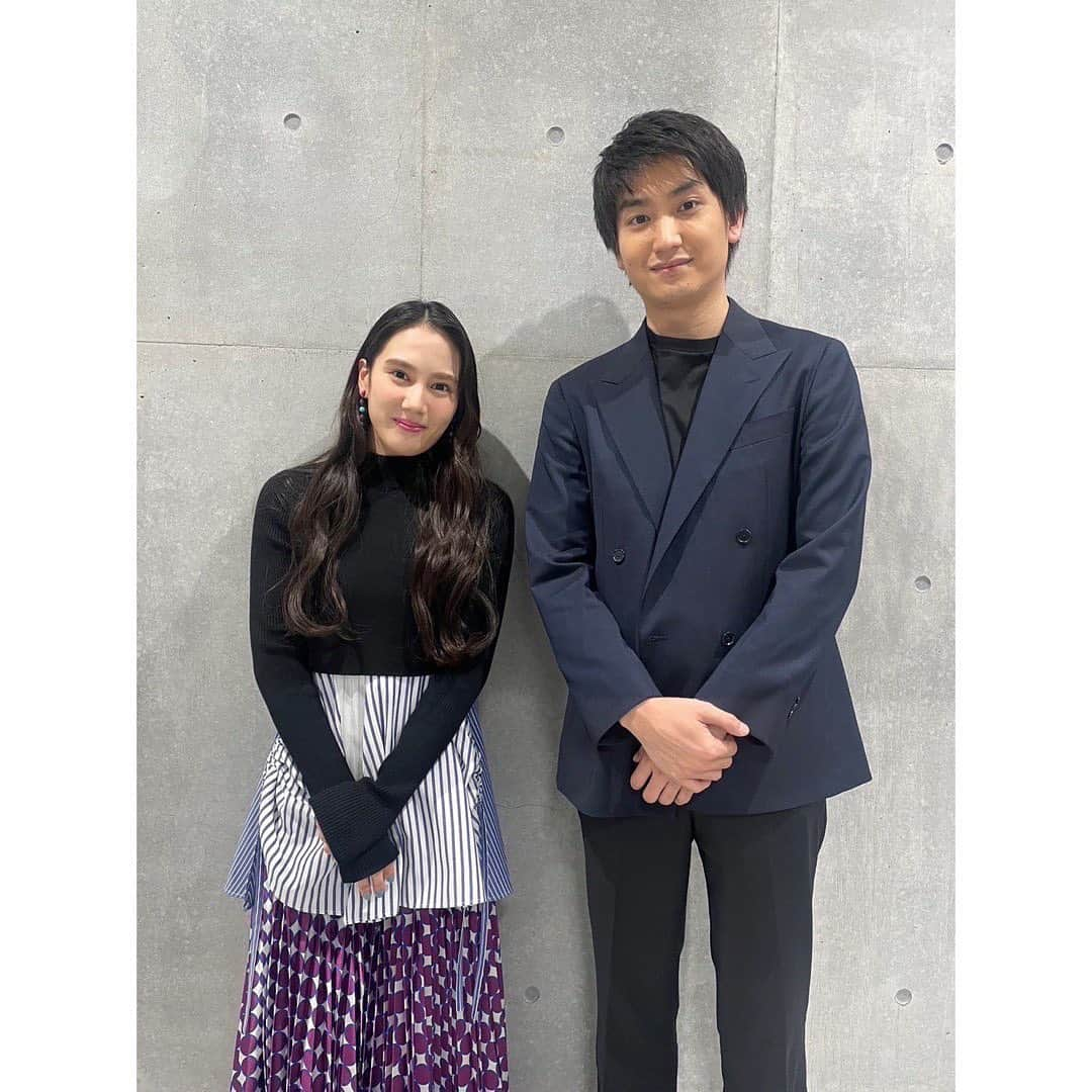 山本千尋さんのインスタグラム写真 - (山本千尋Instagram)「大河ドラマ「鎌倉殿の13人」最終回 ありがとうございました。そしてお疲れ様でした。私は金子大地さんと共に札幌にてグランドフィナーレに参加させて頂き、言葉にならない素晴らしい時間を過ごさせて頂きました。そして三谷さん。本当に本当に感謝しております。トウ板醤のような女優になります🌶 最後に武衛の皆様！#ありがとう #また会う日まで   #鎌倉殿の13人  #トウ #源頼家 #混ぜるな危険 #刺してごめんね #トウちゃんの13人 #お師匠見てくれたかな #未来に幸あれ #俺の女にはならなかった #主お疲れ様でした #小池さんとエマさんに挟んでもらえて #幸せの最上級でした  #三谷幸喜 さん #ありがとうございました  衣装 @un3d_official アクセサリー #donatellapellini」12月19日 20時15分 - chihirooyamamotoo