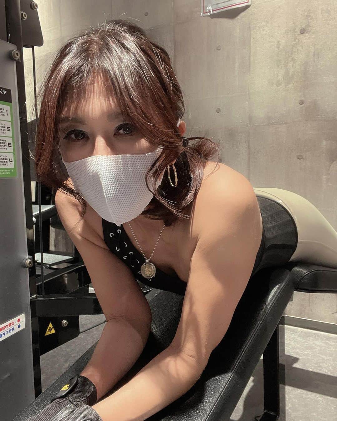 Naoko（なおこ）さんのインスタグラム写真 - (Naoko（なおこ）Instagram)「🏋🏽‍♀️ 🏋🏽‍♀️ 🏋🏽‍♀️ ハムが たるたるに なっとる😂😂  あかーーん ☠️☠️☠️  ビンテージの 毛皮が 欲しい、、、 古着屋行こう、、、  #70代風ビンテージ毛皮  #筋トレ女子 #フィットネス女子#フィットネス#Fitness#筋トレ女子と繋がりたい #筋トレ好き#筋トレ好きと繋がりたい#減量 #くびれ#美ボディ #アラフィフ#アラフィフコーデ#ボディメイク #50代#健康 #熊本 #kumamoto」12月19日 20時19分 - smile_naohibi