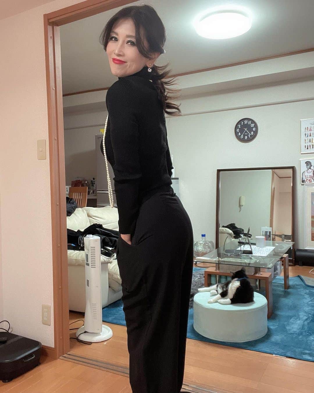 Naoko（なおこ）さんのインスタグラム写真 - (Naoko（なおこ）Instagram)「🏋🏽‍♀️ 🏋🏽‍♀️ 🏋🏽‍♀️ ハムが たるたるに なっとる😂😂  あかーーん ☠️☠️☠️  ビンテージの 毛皮が 欲しい、、、 古着屋行こう、、、  #70代風ビンテージ毛皮  #筋トレ女子 #フィットネス女子#フィットネス#Fitness#筋トレ女子と繋がりたい #筋トレ好き#筋トレ好きと繋がりたい#減量 #くびれ#美ボディ #アラフィフ#アラフィフコーデ#ボディメイク #50代#健康 #熊本 #kumamoto」12月19日 20時19分 - smile_naohibi