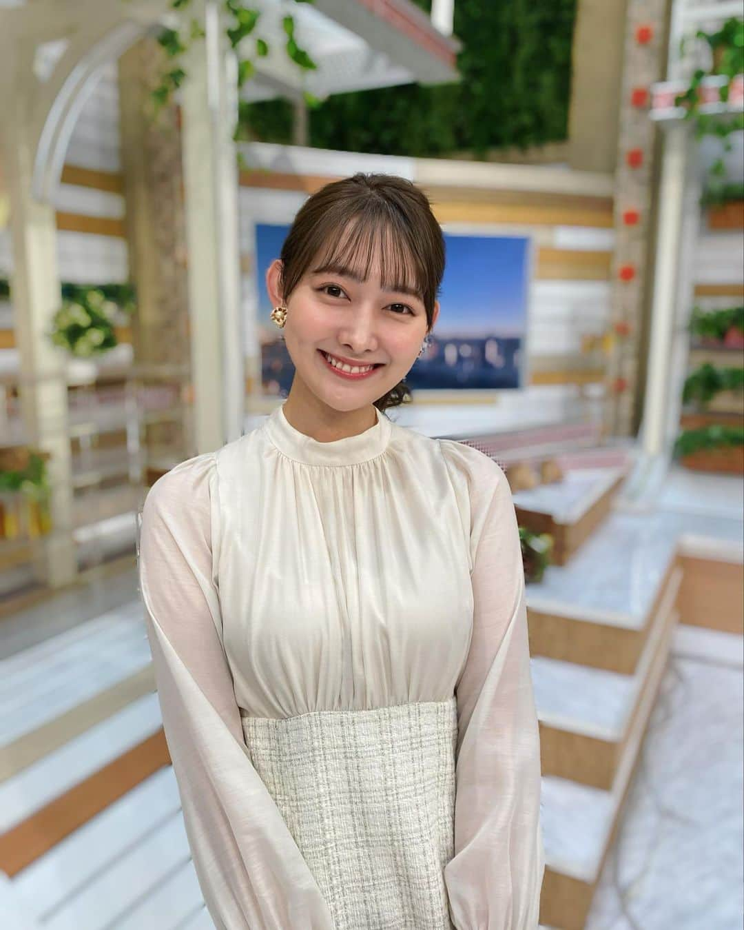 森山みなみさんのインスタグラム写真 - (森山みなみInstagram)「.  今朝も羽鳥慎一モーニングショーをご覧いただき、ありがとうございました！  形が綺麗な白いワンピースでした。 柔らかい生地で着心地💯  明日もよろしくお願いします☀️   #テレビ朝日 #羽鳥慎一モーニングショー #モーニングショー #アナウンサー  #森山みなみ  #衣装」12月19日 20時28分 - minami.moriyama_ex