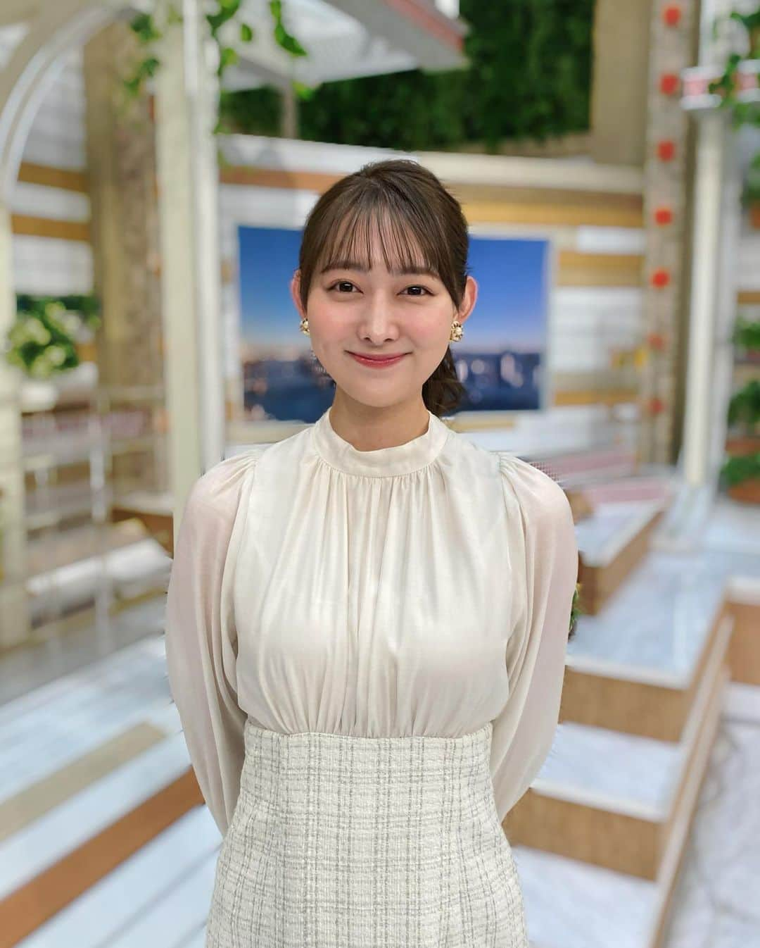 森山みなみさんのインスタグラム写真 - (森山みなみInstagram)「.  今朝も羽鳥慎一モーニングショーをご覧いただき、ありがとうございました！  形が綺麗な白いワンピースでした。 柔らかい生地で着心地💯  明日もよろしくお願いします☀️   #テレビ朝日 #羽鳥慎一モーニングショー #モーニングショー #アナウンサー  #森山みなみ  #衣装」12月19日 20時28分 - minami.moriyama_ex