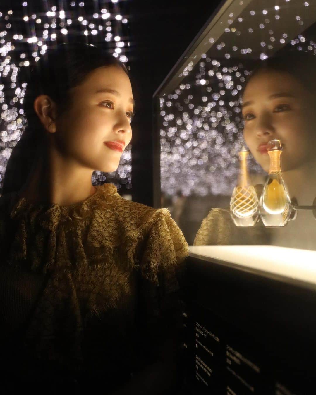横田真悠さんのインスタグラム写真 - (横田真悠Instagram)「@dior @diorbeauty #DiorDesignerOfDreams #ジャドール   歴史を通じて永遠に輝く数々のスターが着用したドレスが展示された空間は輝きに満ち溢れていました🤍」12月19日 20時30分 - yokota_mayuu