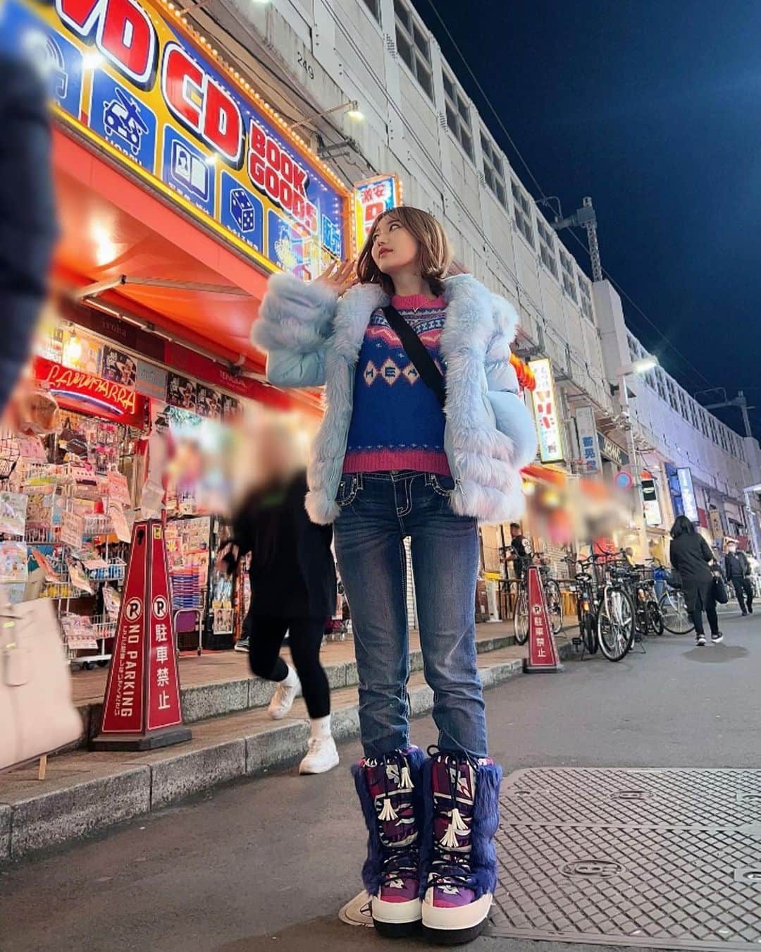 月城まゆさんのインスタグラム写真 - (月城まゆInstagram)「💙💗💙💗  #ootd #streetwear #streetphotography #hystericglamour #vintagestyle #y2k #japanesegirl #gal #tokyo #ueno」12月19日 20時34分 - xo_mayu_xo
